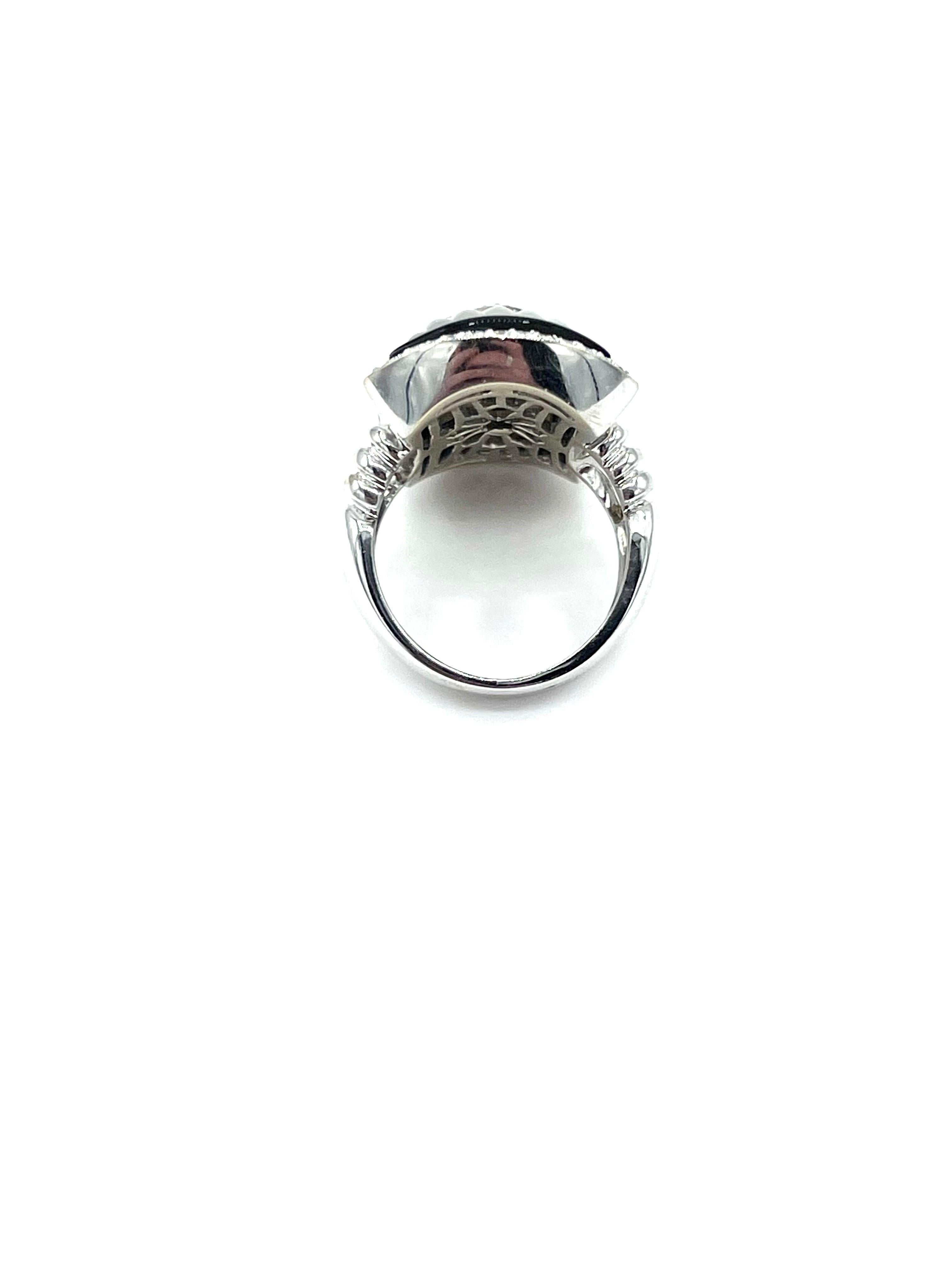 Women's or Men's Diamond Mother of Pearl and Onyx 18K White Gold Cocktail Ring For Sale