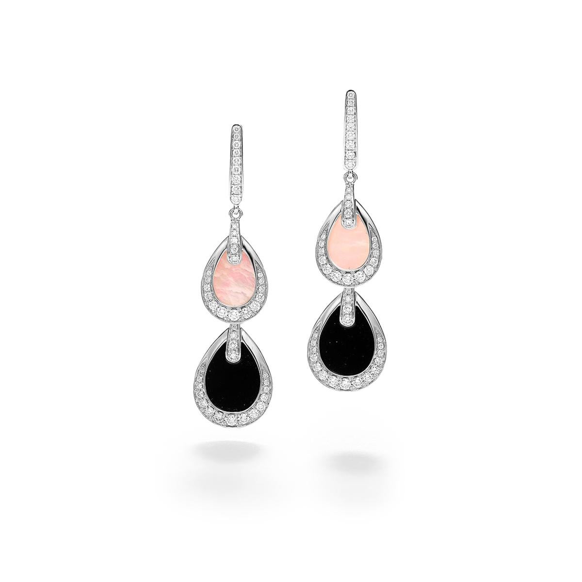 Earrings in 18kt white gold set with 92 diamonds 1.07 cts, 2 onyx 2.65 cts and 2 mother-of-pearl 2.01 cts             