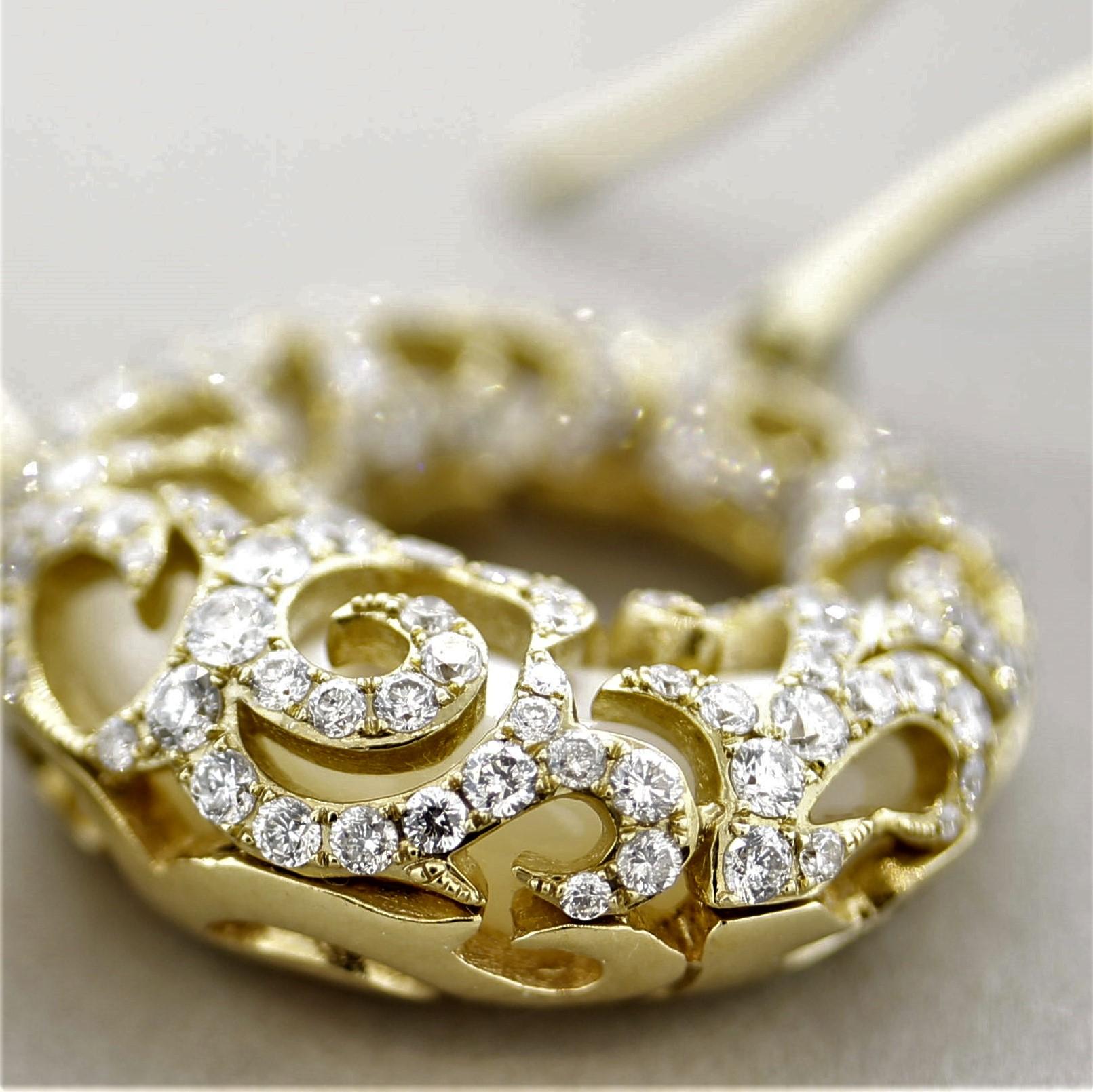 Diamant-Perlmutt-Gold-Ohrringe mit Creolen (Gemischter Schliff) im Angebot