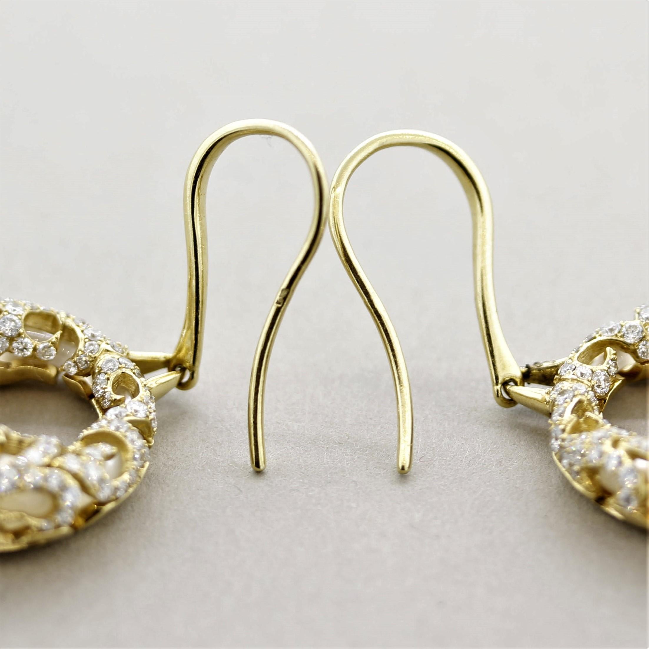 Diamond Mother-of-Pearl Gold Hoop Drop Earrings In New Condition For Sale In Beverly Hills, CA