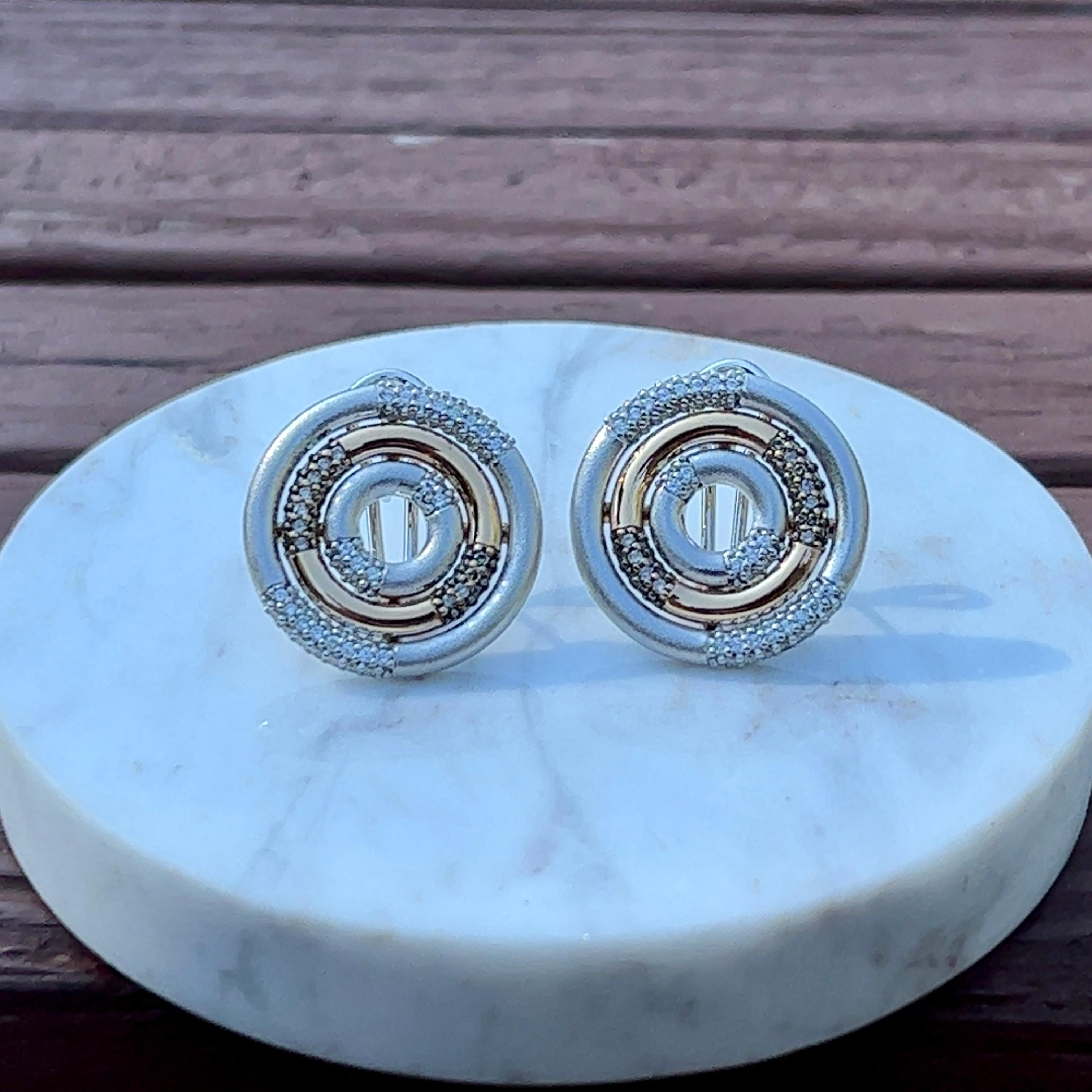 Salavetti Boucles d'oreilles multi-rangs en or rose et blanc 18 carats avec diamants Bon état - En vente à Towson, MD