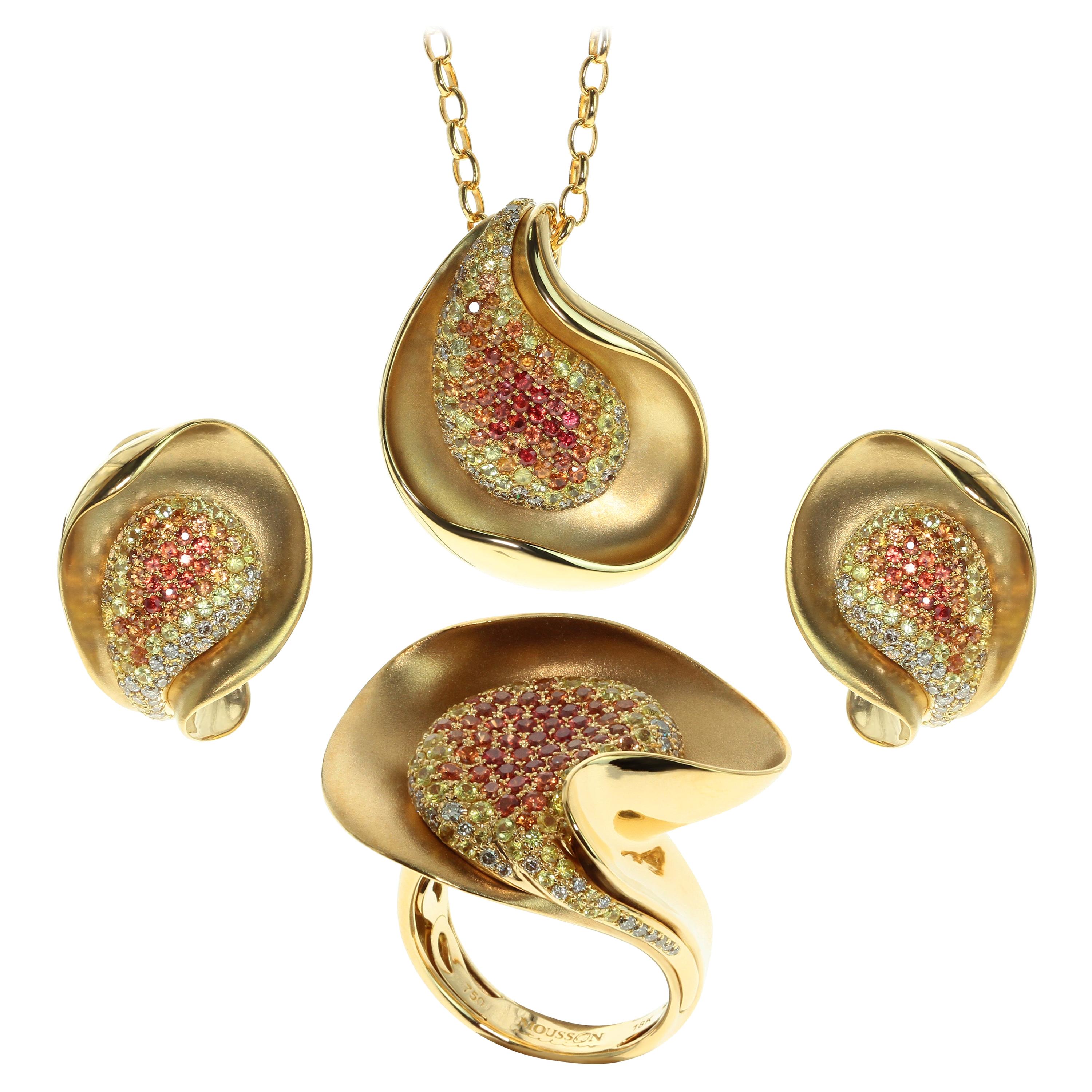 Parure de bagues et pendentifs en or jaune 18 carats avec diamants et saphirs multicolores