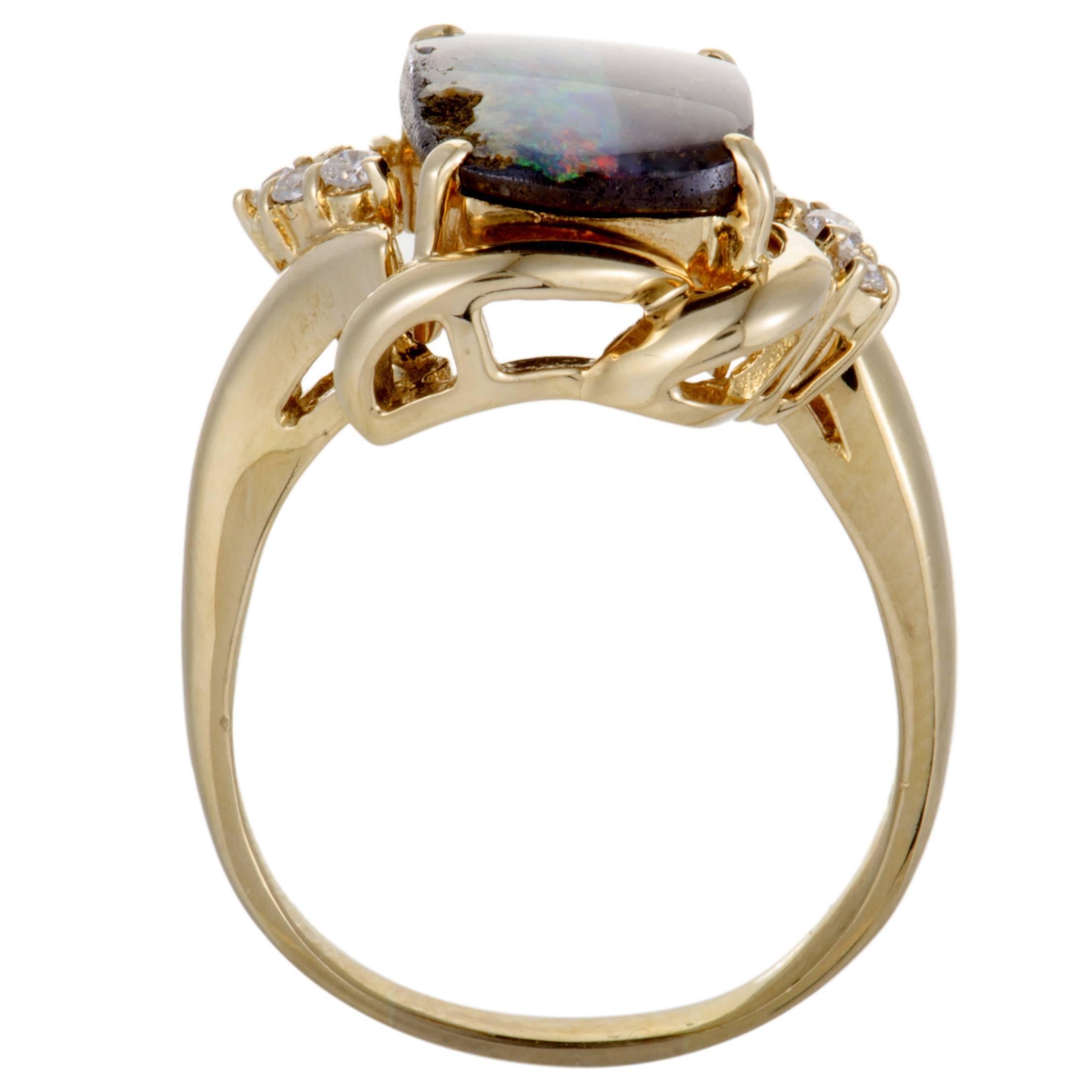 This beautiful ring is a spectacularly designed in shimmering 18K yellow gold. The incredible ring features 0.15ct of sparkling diamonds and a stunning green and red opal stone of 3.94ct in its incredible design that enhance the extravagance of the