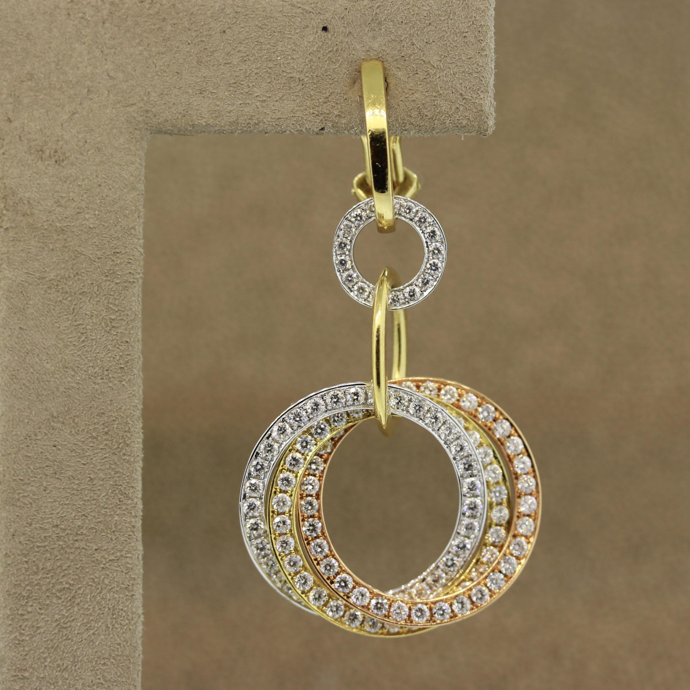 Taille ronde Boucles d'oreilles pendantes en or multi-anneaux avec diamants en vente