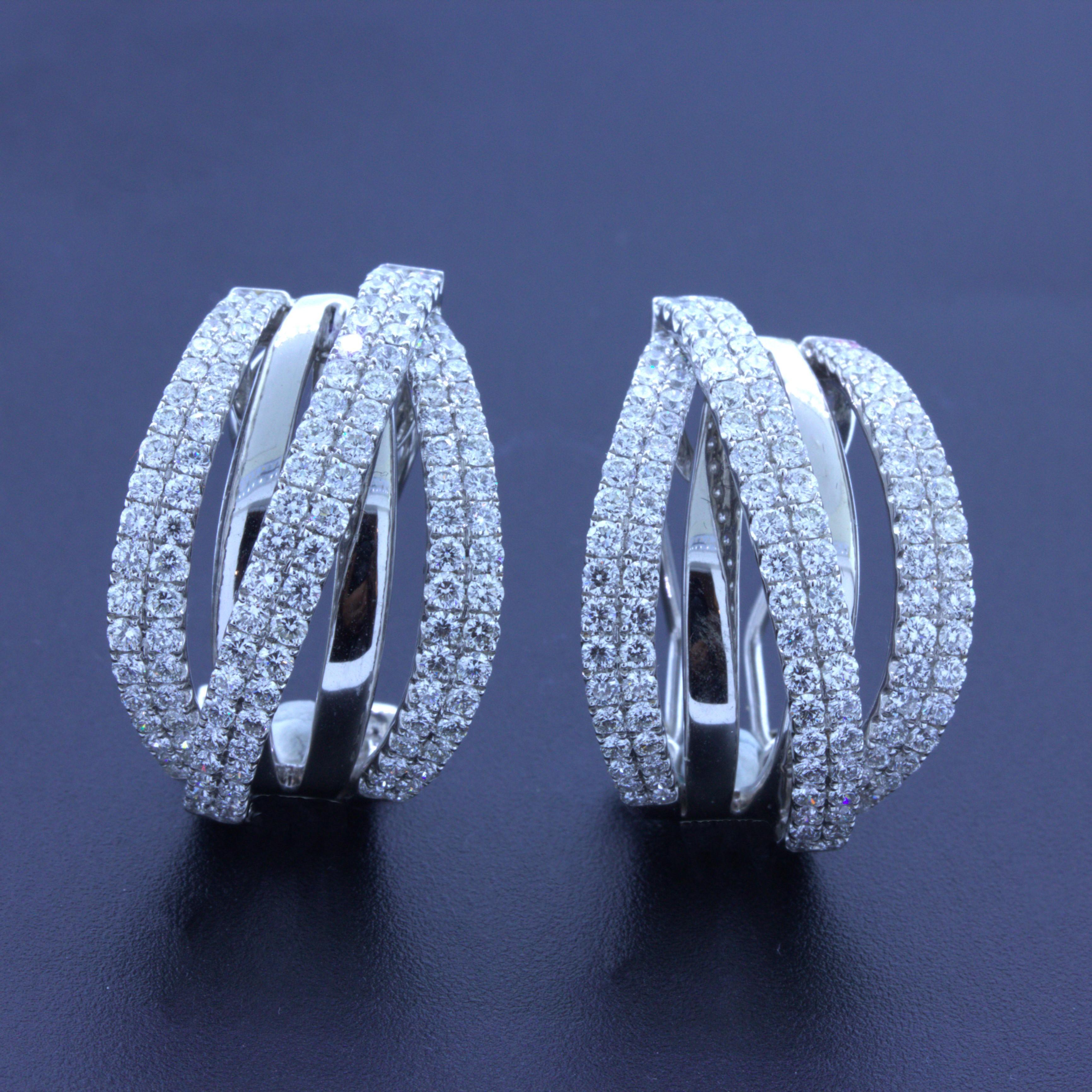 Diamond Multi-Row 18k White Gold Huggie Earrings In New Condition For Sale In Beverly Hills, CA
