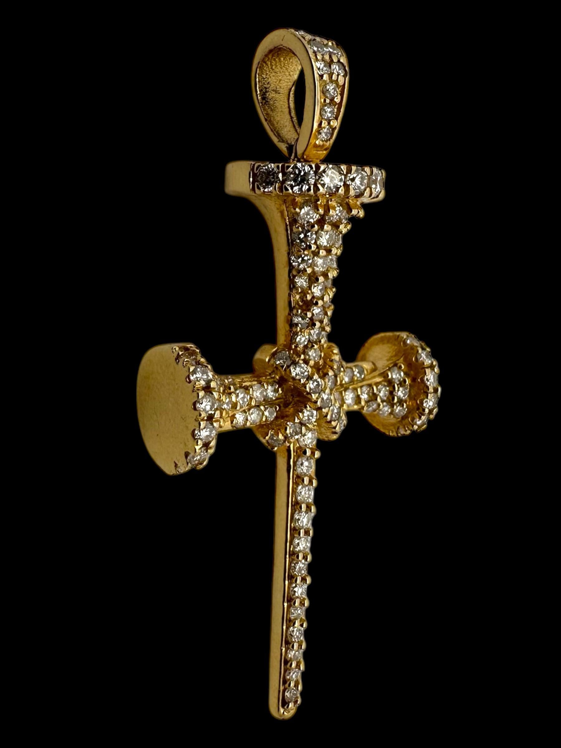 Croix tridimensionnelle à clous diamantés  Pendentif en or jaune massif 14K Unisexe en vente