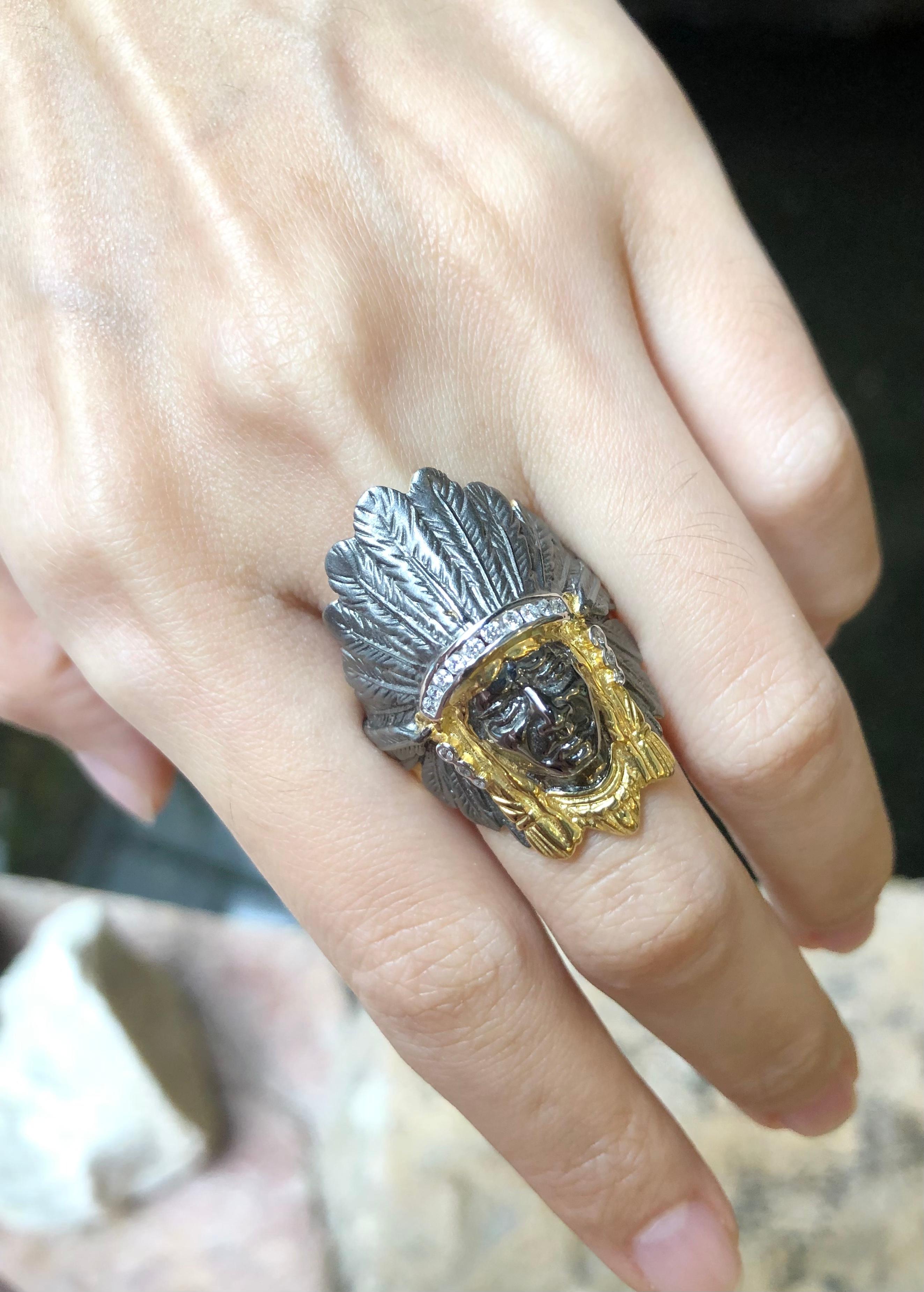 Brilliant Cut Diamond Native American Ring Set in 18 Karat Gold Settings For Sale