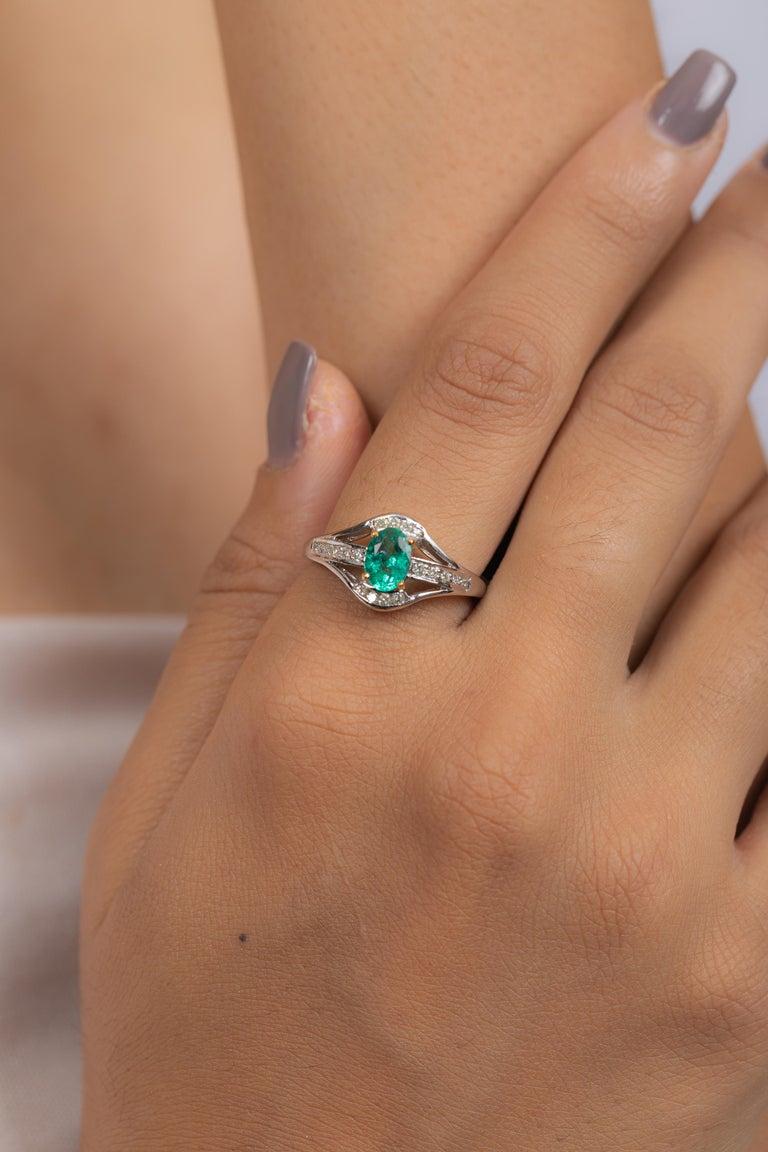 Im Angebot: Diamant Natürlicher Smaragd Damen Ehering aus 18 Karat massivem Weißgold mit Diamant () 10