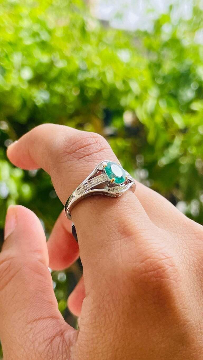 Im Angebot: Diamant Natürlicher Smaragd Damen Ehering aus 18 Karat massivem Weißgold mit Diamant () 11