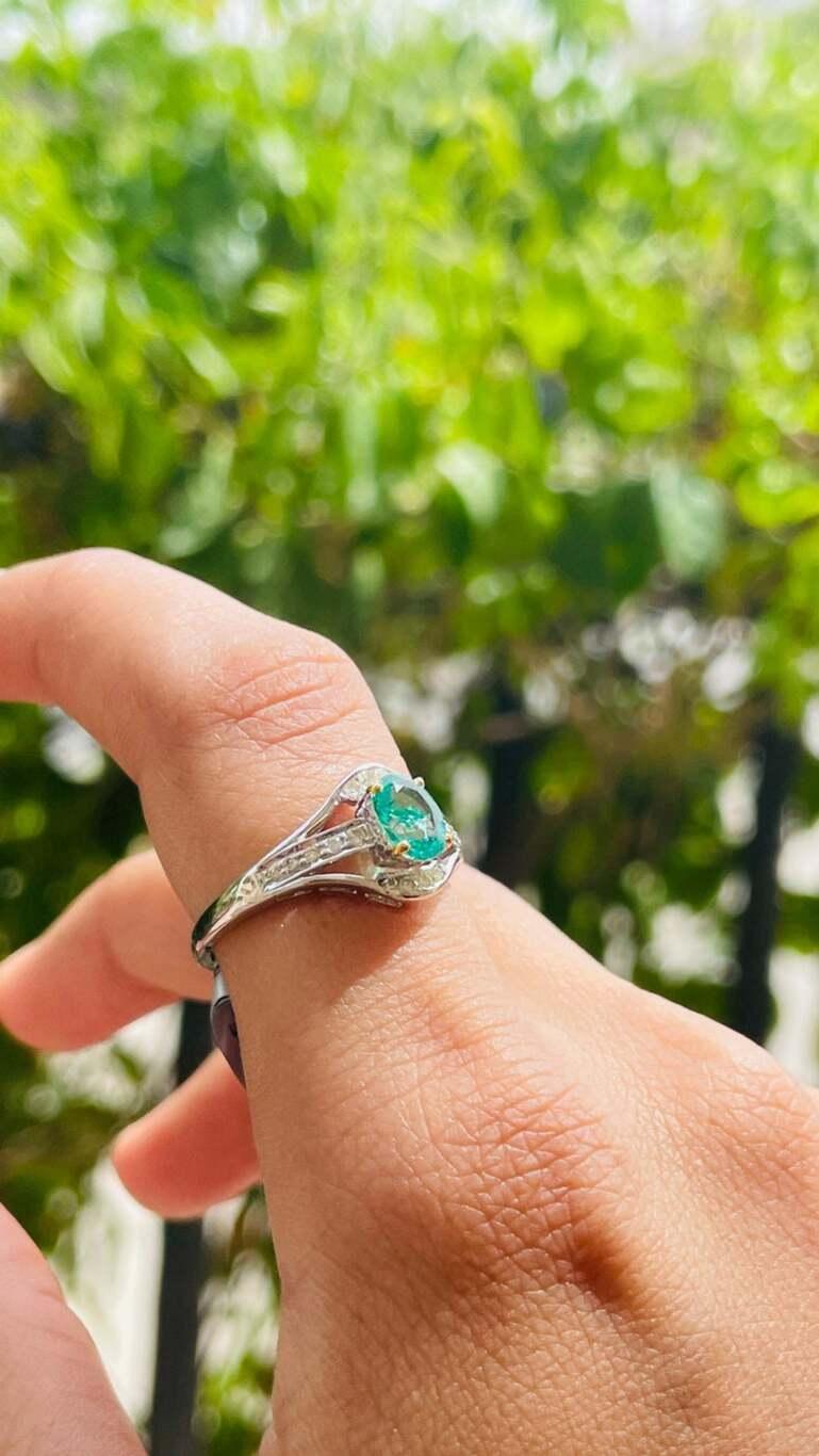 Im Angebot: Diamant Natürlicher Smaragd Damen Ehering aus 18 Karat massivem Weißgold mit Diamant () 14