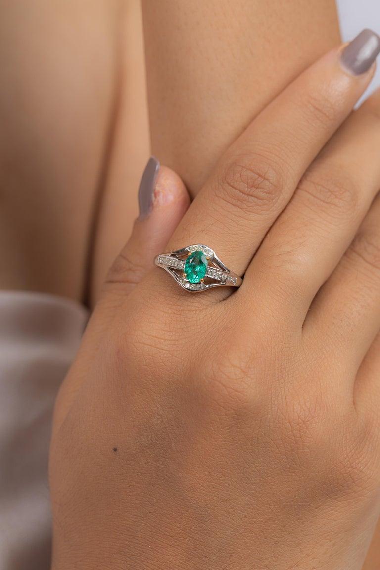 Im Angebot: Diamant Natürlicher Smaragd Damen Ehering aus 18 Karat massivem Weißgold mit Diamant () 2
