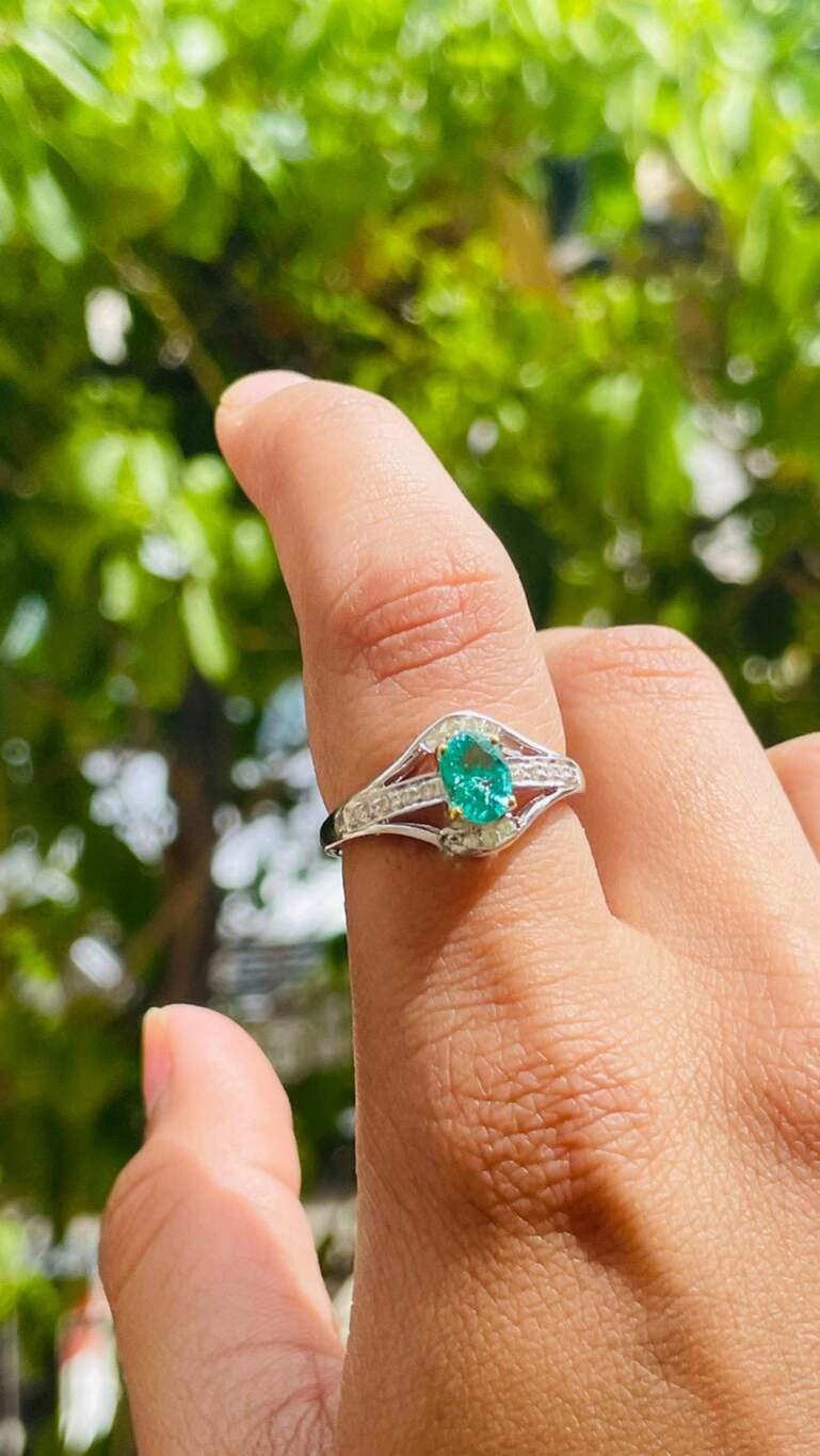 Im Angebot: Diamant Natürlicher Smaragd Damen Ehering aus 18 Karat massivem Weißgold mit Diamant () 6