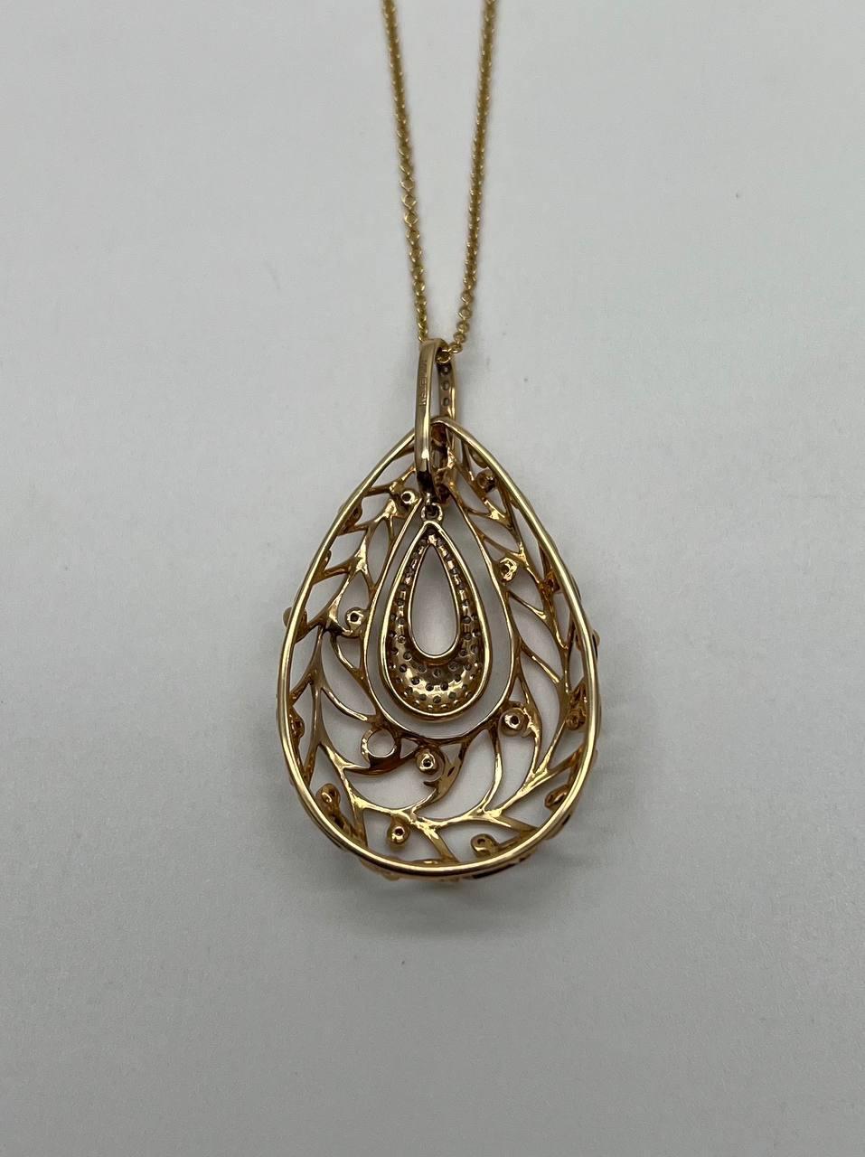 Taglio misto Collana con ciondolo in oro 14K con diamanti ispirati alla Nature, Branch Scroll Leaf Pave Set in vendita