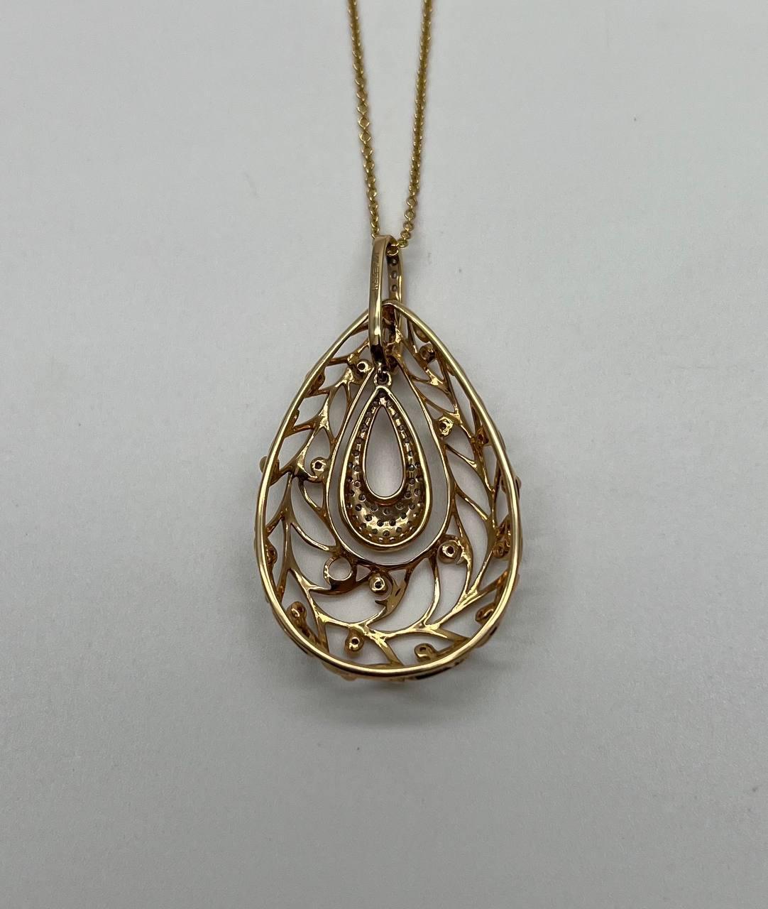 Collana con ciondolo in oro 14K con diamanti ispirati alla Nature, Branch Scroll Leaf Pave Set In condizioni Nuovo in vendita a Oakton, VA
