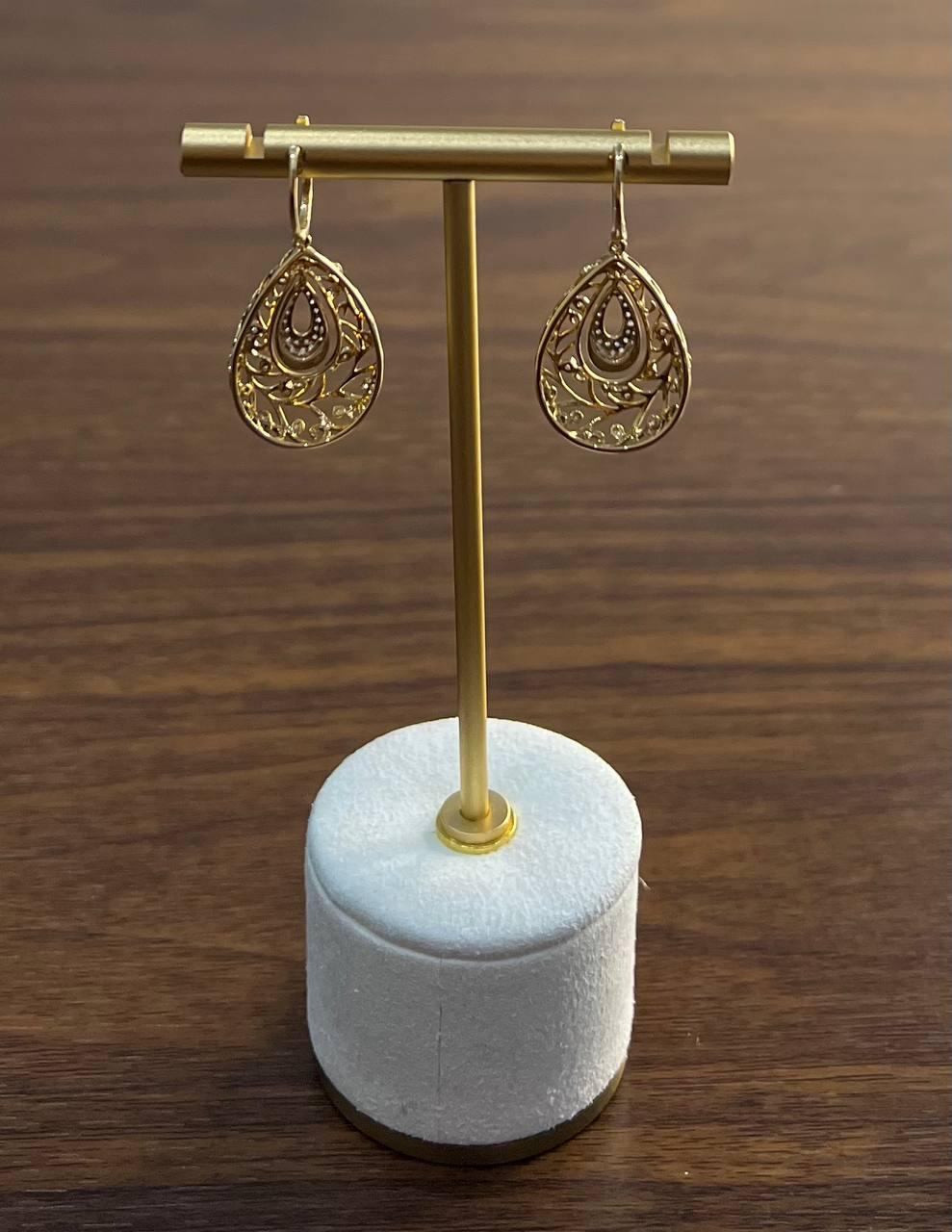 Orecchini in oro giallo 14K con diamanti ispirati alla Nature, con motivo Branch Scroll e pave set in vendita 4
