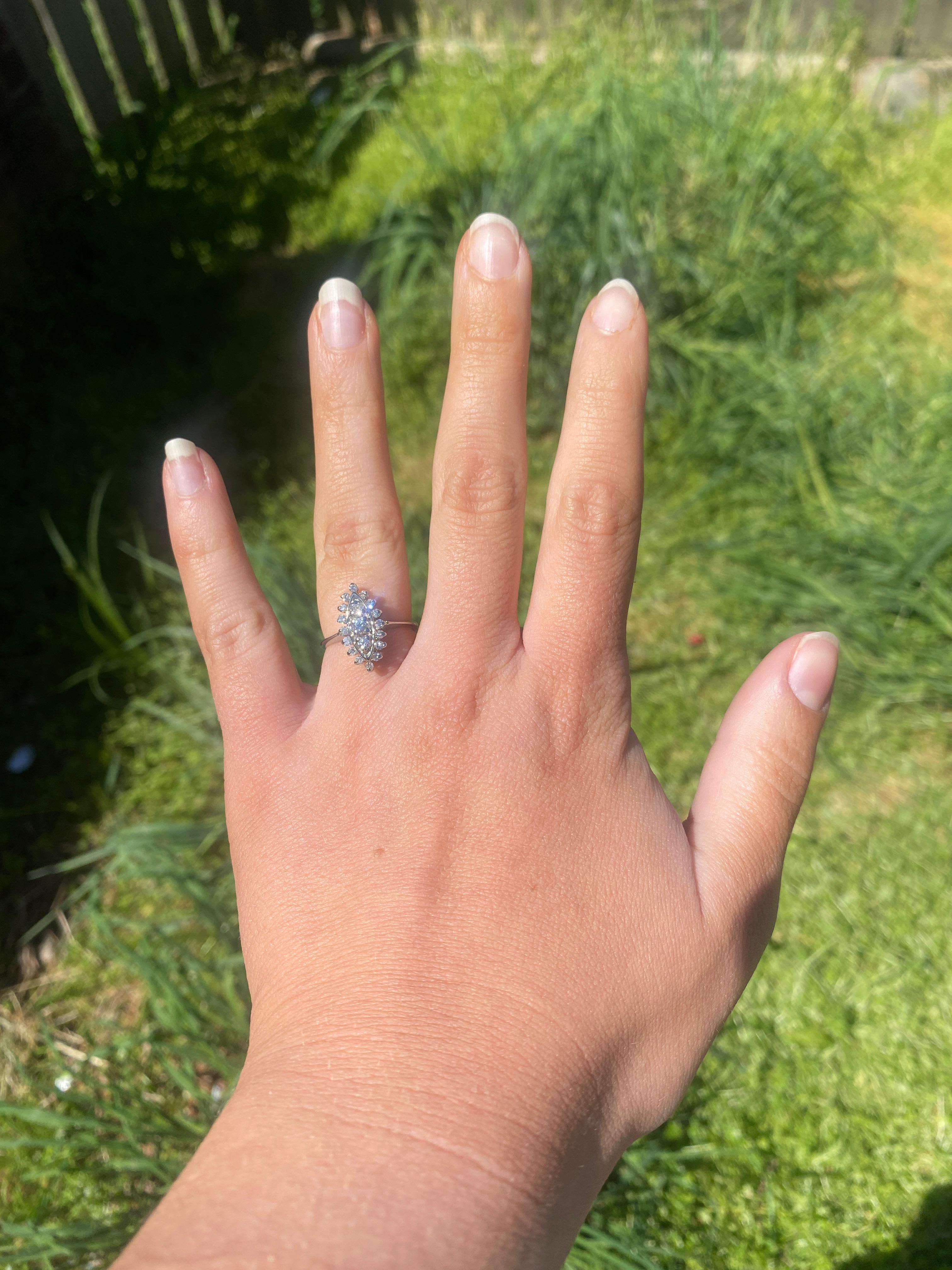 Diamant-Cluster-Ring Navette, 14 Karat Weißgold, Ring, Diamant-Cluster-Ring, Marquise im Angebot 1