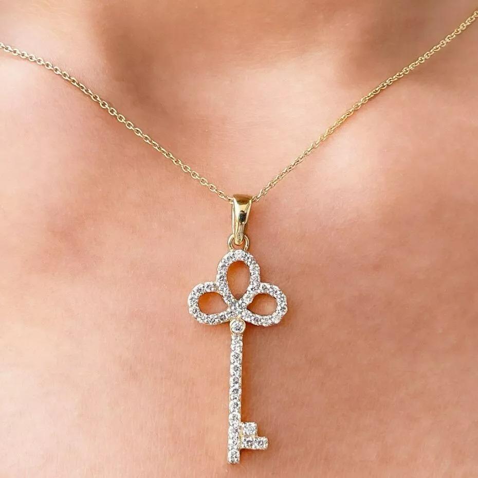 Collana di chiavi con diamanti Collana di ciondoli con chiavi in oro massiccio 14k Donna Portachiavi N78
Leggero, può essere indossato tutti i giorni

Informazioni aggiuntive:
Condit: Nuovo senza etichette: Un articolo nuovo di zecca, non usato e