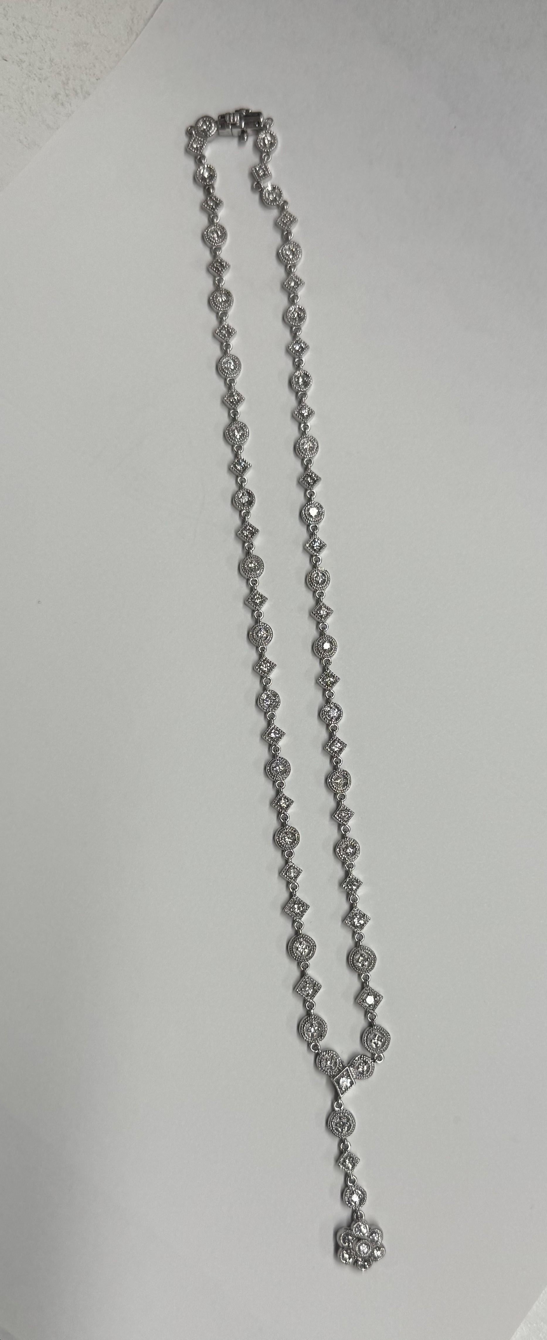 Collar de diamantes de oro blanco de 14 quilates 3,00ctw 16
Metal base: Oro
Claridad: VS1/VS2
Color del diamante: G
Sexo: Mujer
Color del diamante de fantasía: Blanco
Peso total en quilates (TCW): 2.51
Tipo: Collar
Longitud del collar: 16