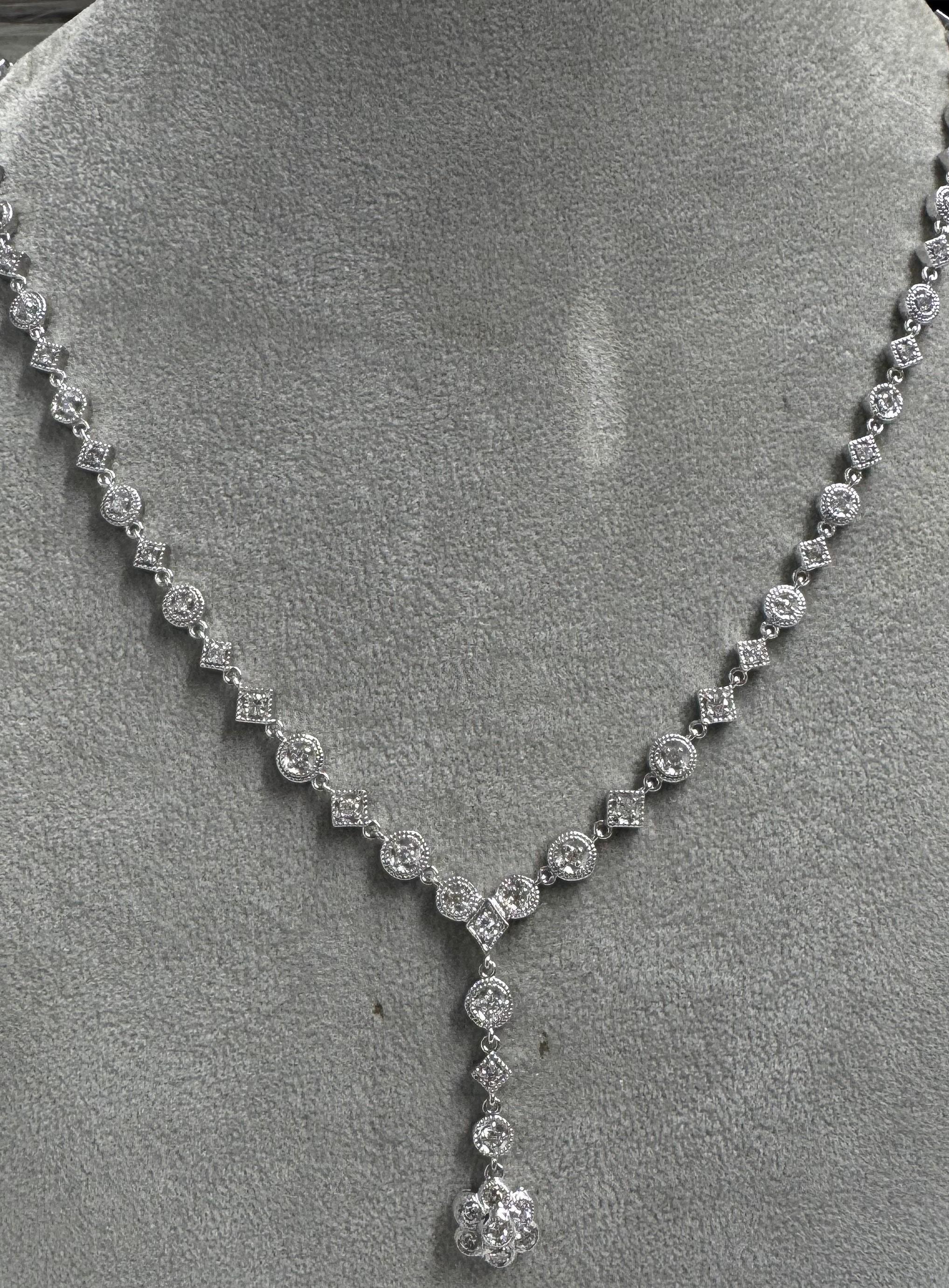 Femenino o masculino Collar de diamantes de oro blanco de 14k 2,51 cts.  19,80 gramos en venta