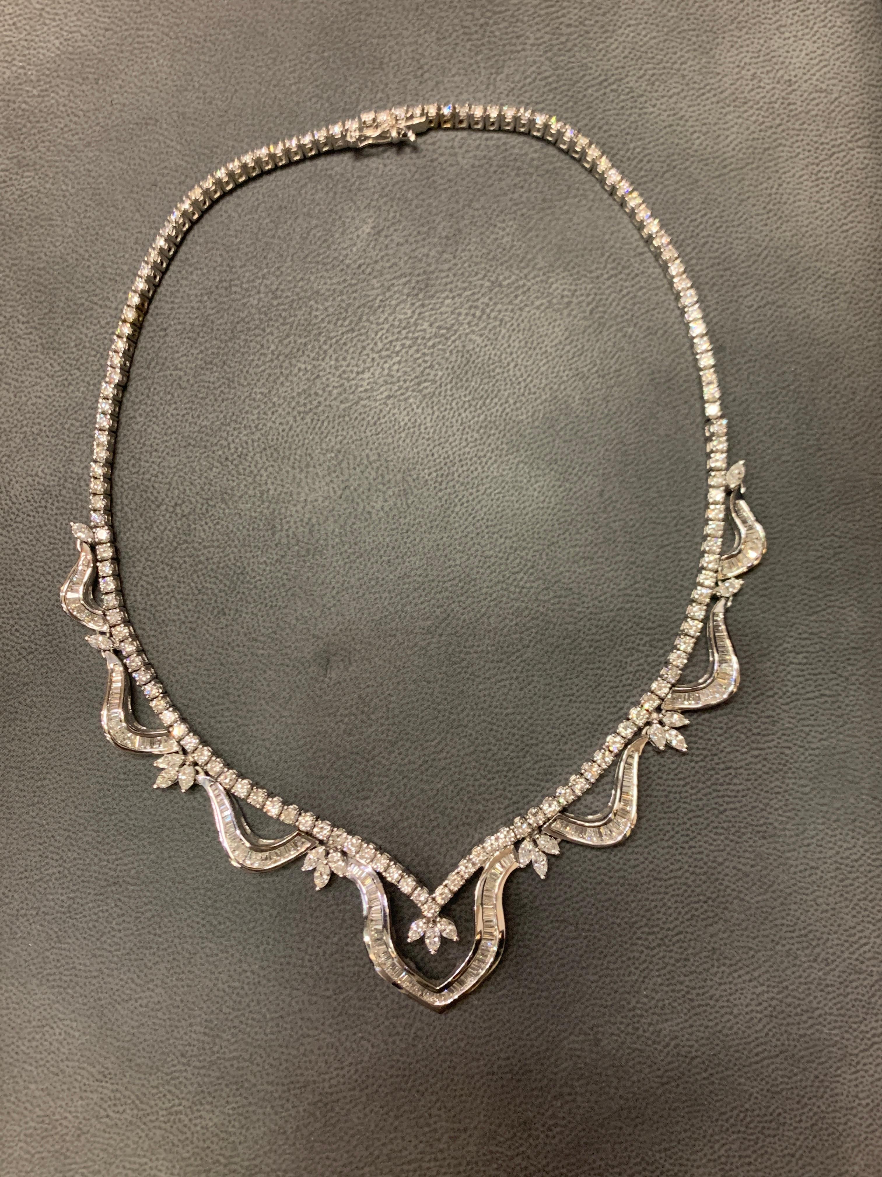 Donna Collana di diamanti in vendita