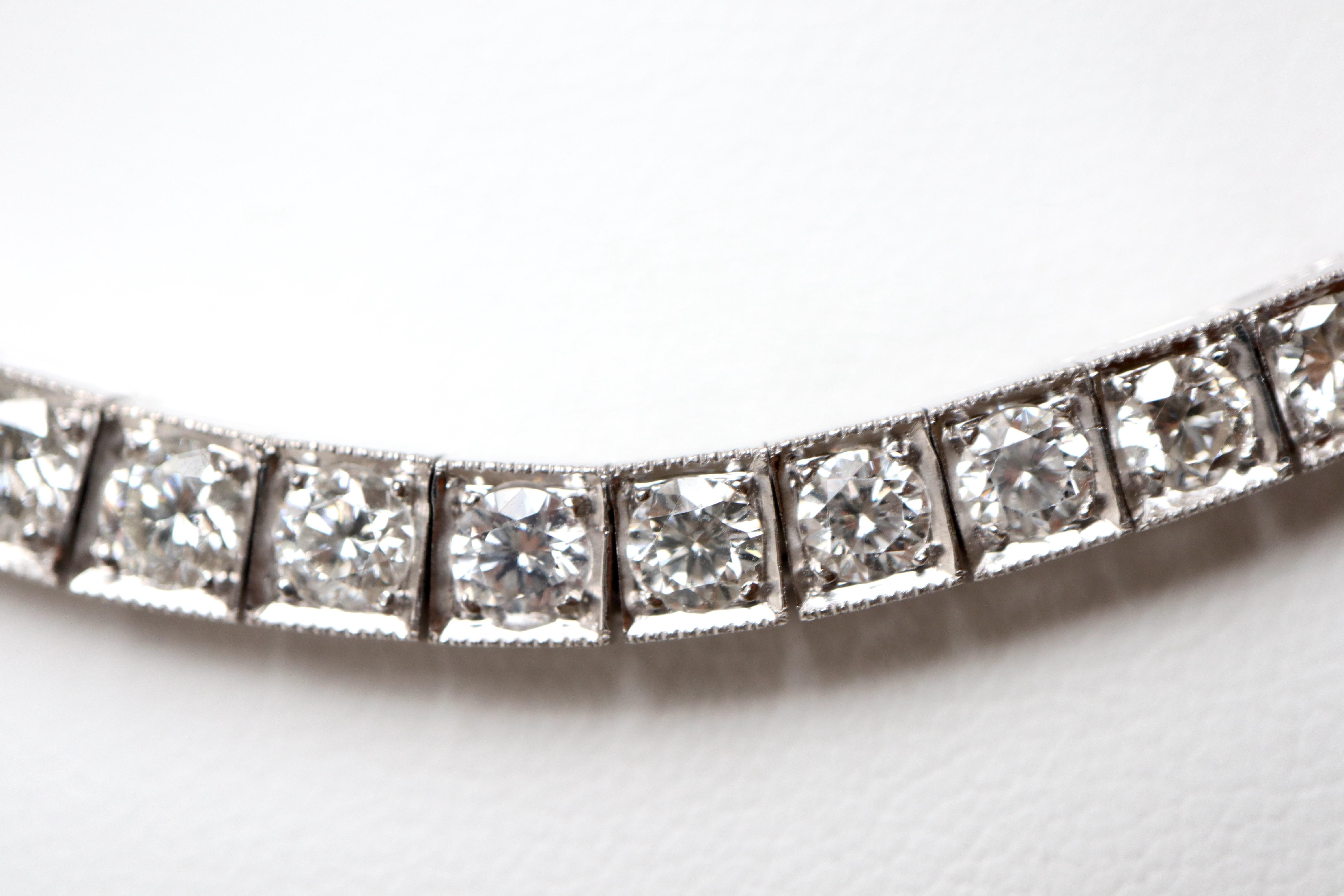 Diamond Necklace in 18 Carat White Gold and 10 Carats of Diamonds Falling For Sale 3