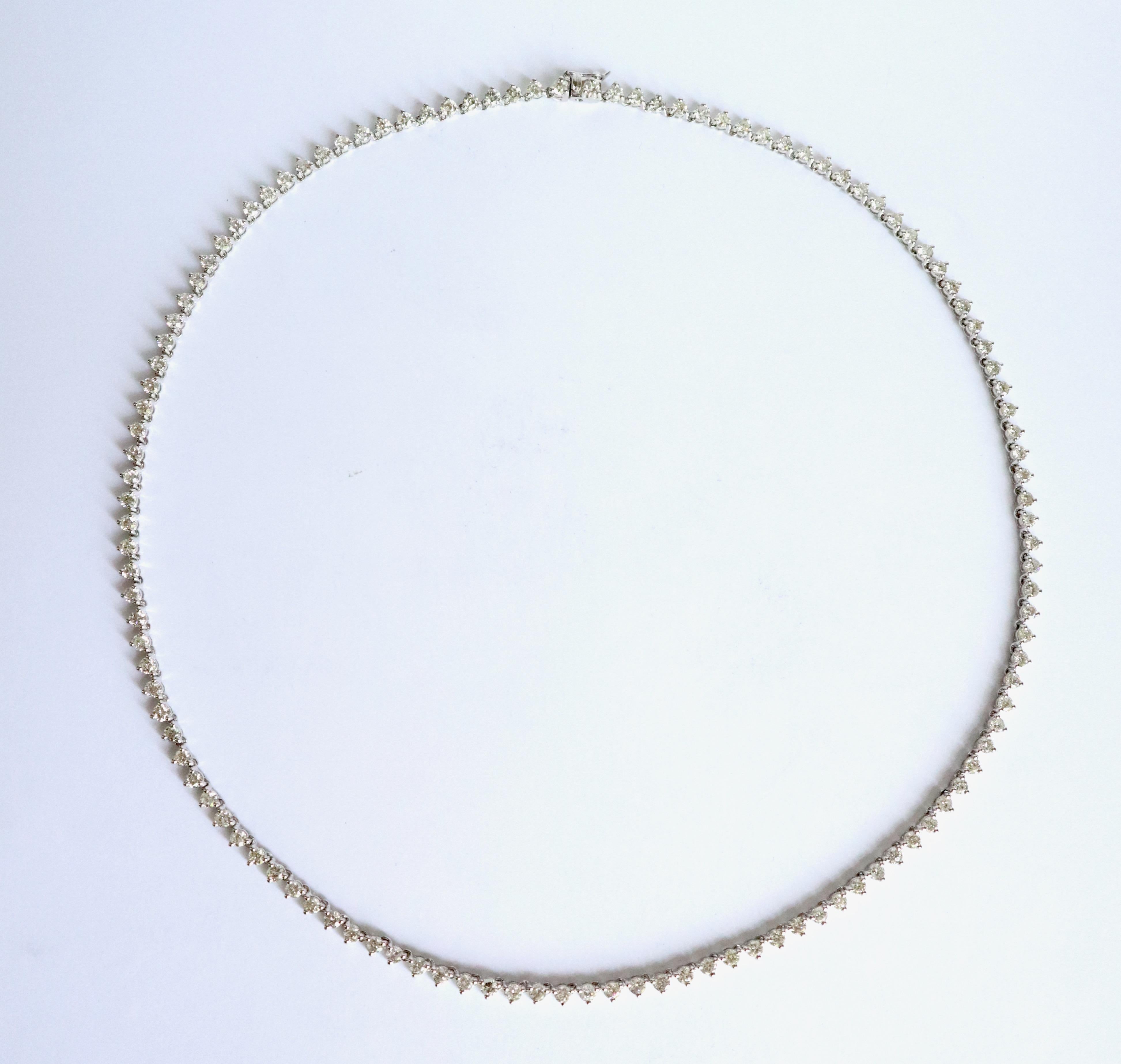 18-carat white gold necklace composed of a line of 121 round brilliant-cut diamonds. Weighing approximately 0.1 carat each. Each diamond is set with 3 prongs.
Total weight of 121 diamonds: 10.30 carats. G-H-SI quality. 
Gross weight : 24.6g.