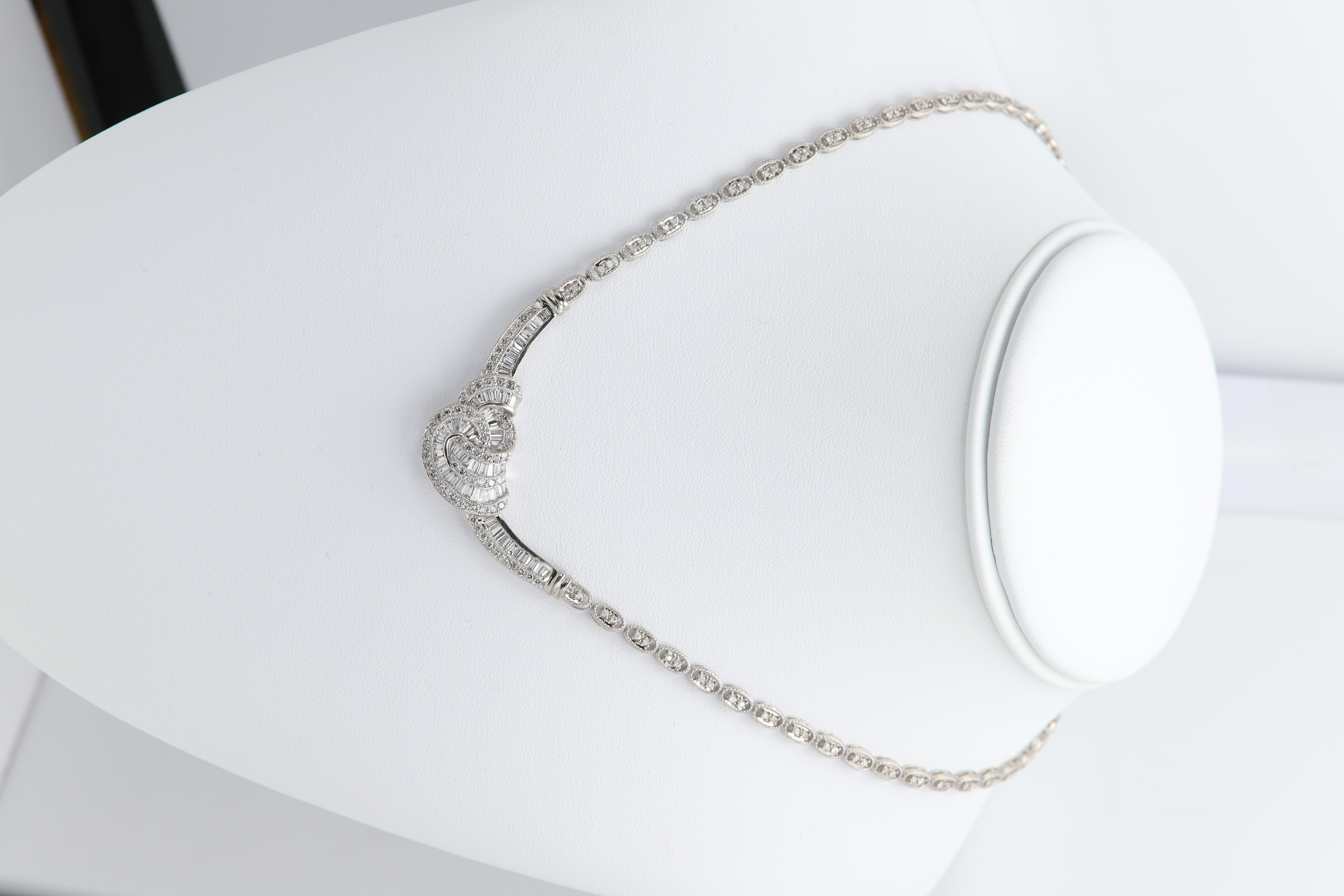 Nuova collana di diamanti
realizzati con diamanti naturali, di forma rotonda e baguette.
Oro bianco 14k circa 19,0 grammi
Diamanti circa 3,50 carati
I diamanti baguette sono molto belli e brillanti, circa H. H. V.
i turni sono circa H. H. I. SI.
Nel