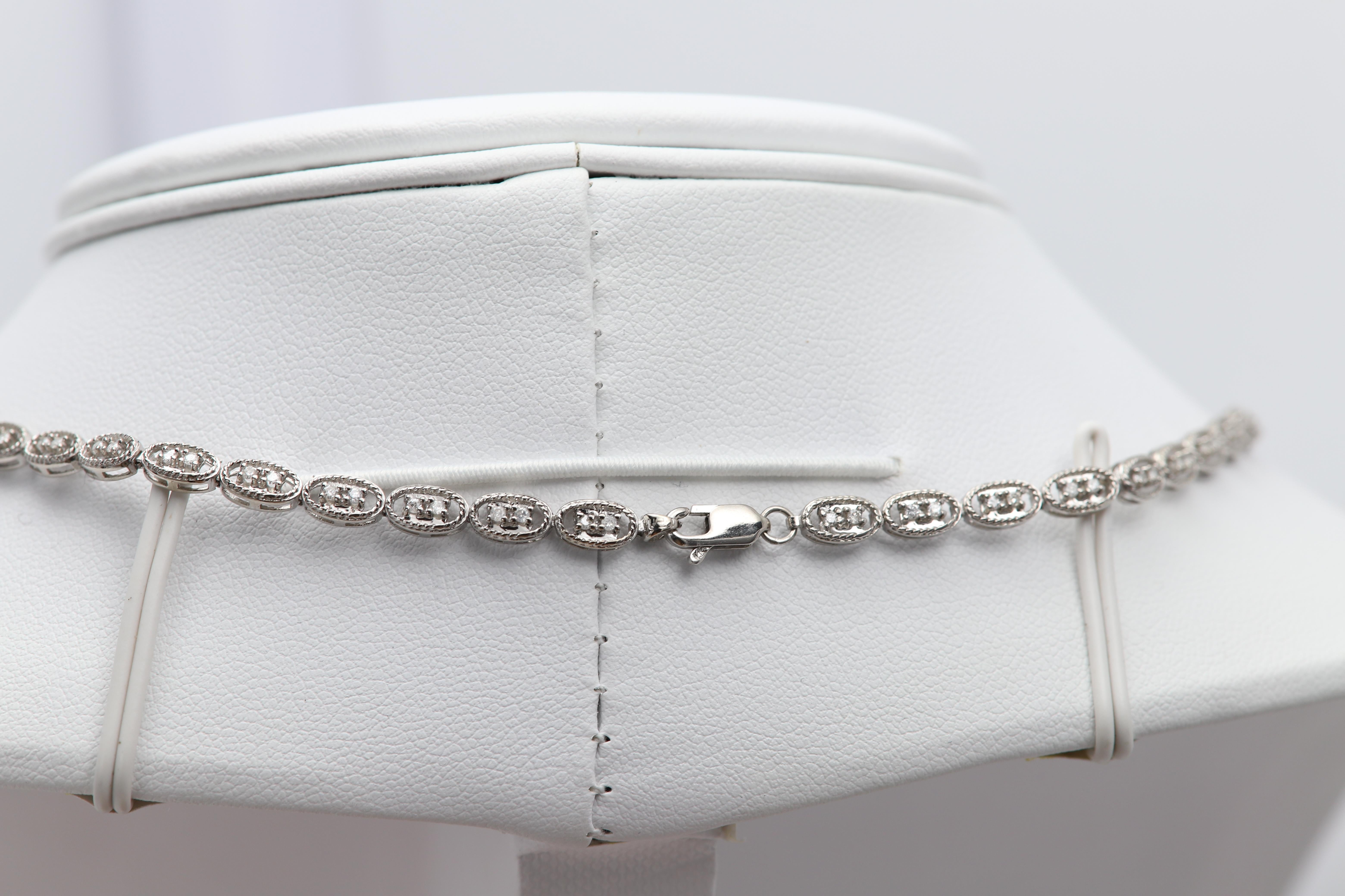 Collana di diamanti Baguettes Nature Diamonds 14 karat White Gold In condizioni Nuovo in vendita a Brooklyn, NY