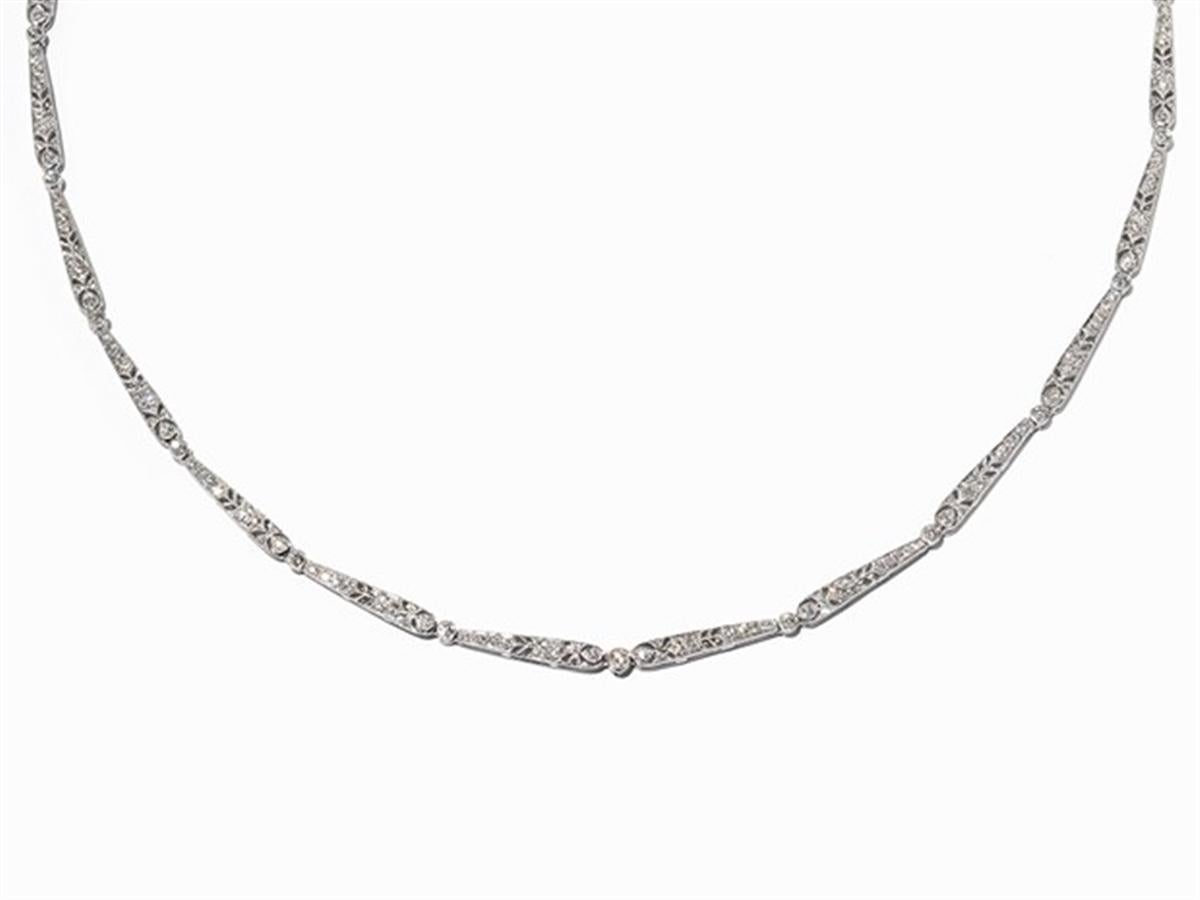 Diamond Necklace of Approximate 1.75 Carat, 18 Karat White Gold In Excellent Condition In Bad Kissingen, DE