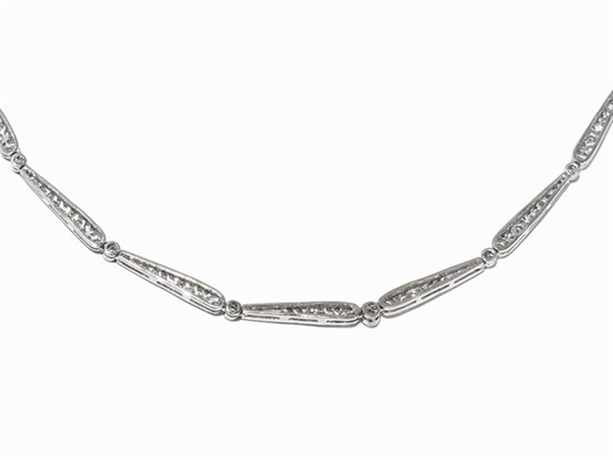 Diamond Necklace of Approximate 1.75 Carat, 18 Karat White Gold 3