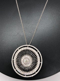 Collier à pendentif en or blanc 18 carats avec diamants d'un poids total de 2,32 carats