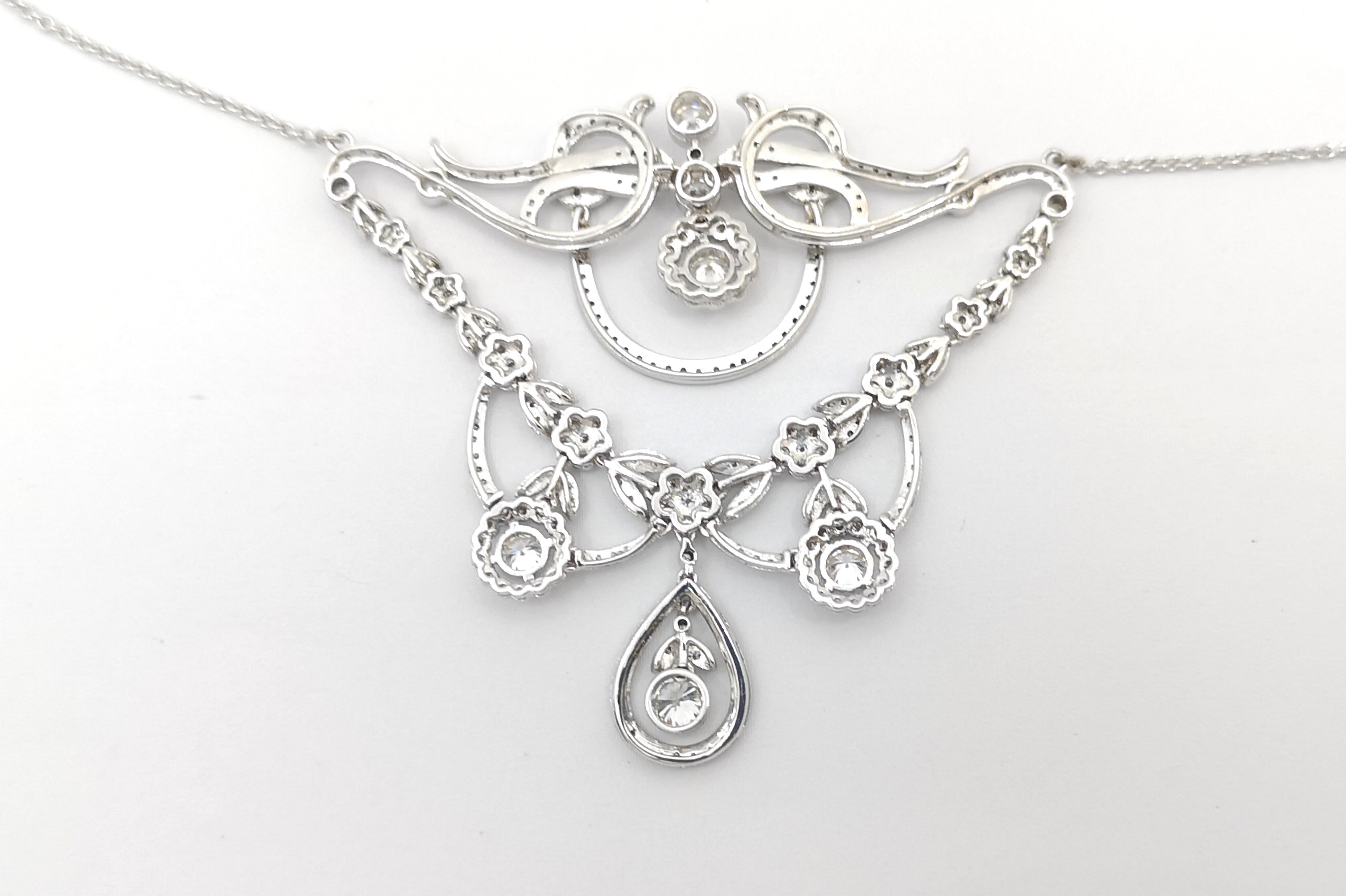 Diamond Necklace set in 18K White Gold Settings In New Condition For Sale In Bangkok, TH