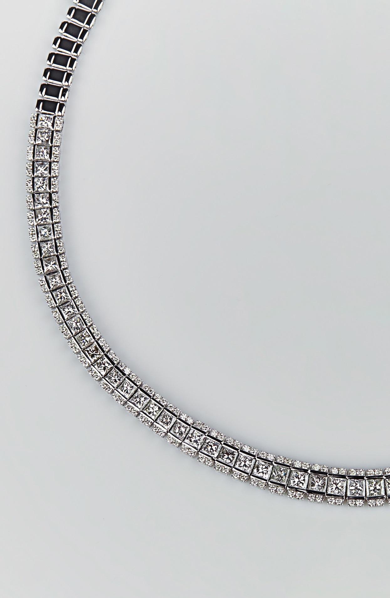 Diamond Necklace Set in 18 Karat White Gold Weighing 55.08 gms and 14.67 Carat In New Condition For Sale In Mumbai, IN