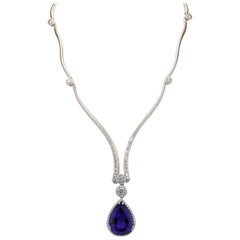 Collier pendentif en diamants suspendu à un spectaculaire pendentif en tanzanite 31 carats