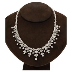 Tiara con collar de diamantes 