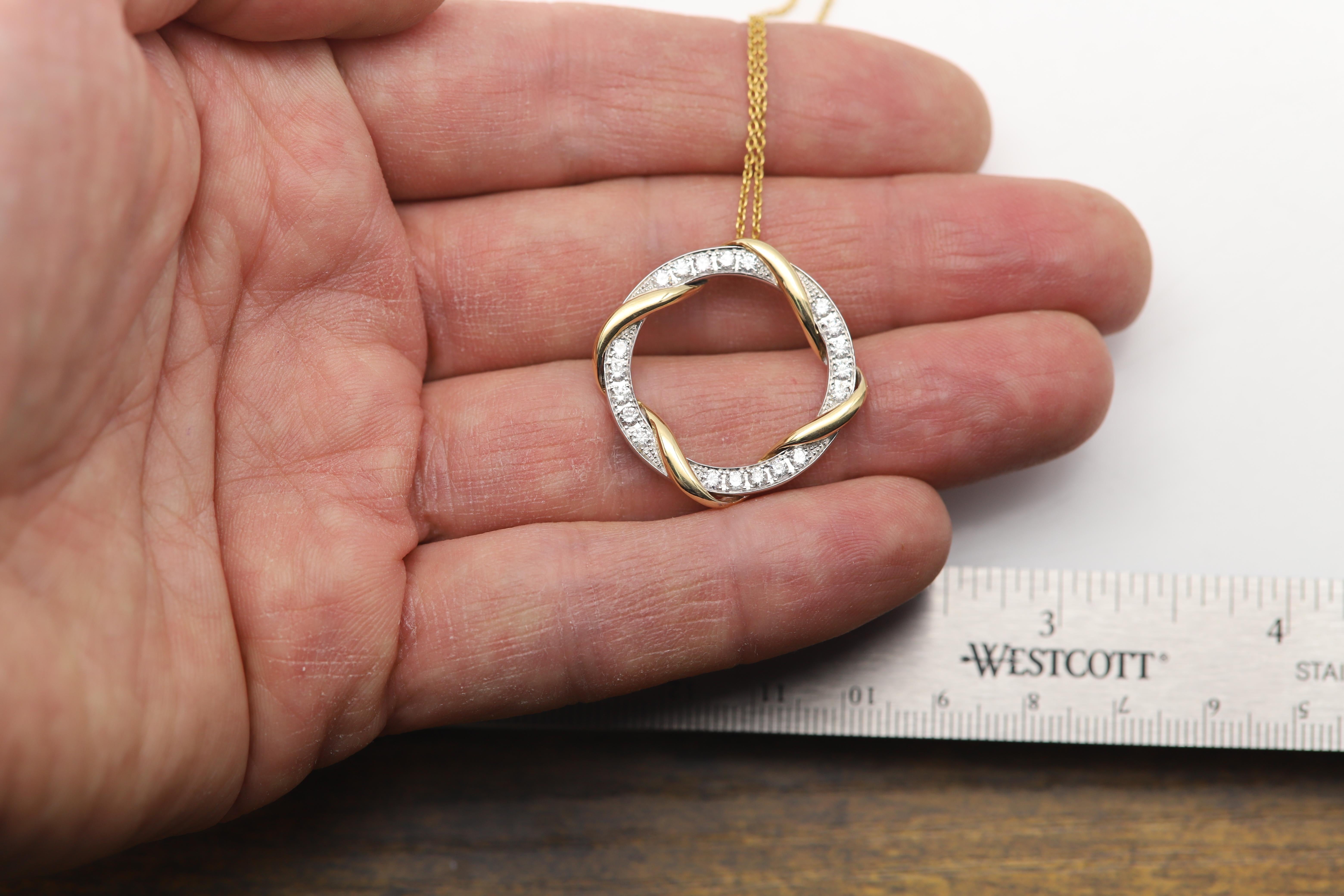 Bague à grande grappe de diamants en or blanc 18 carats avec cercle rond en forme de diamant Neuf - En vente à Brooklyn, NY