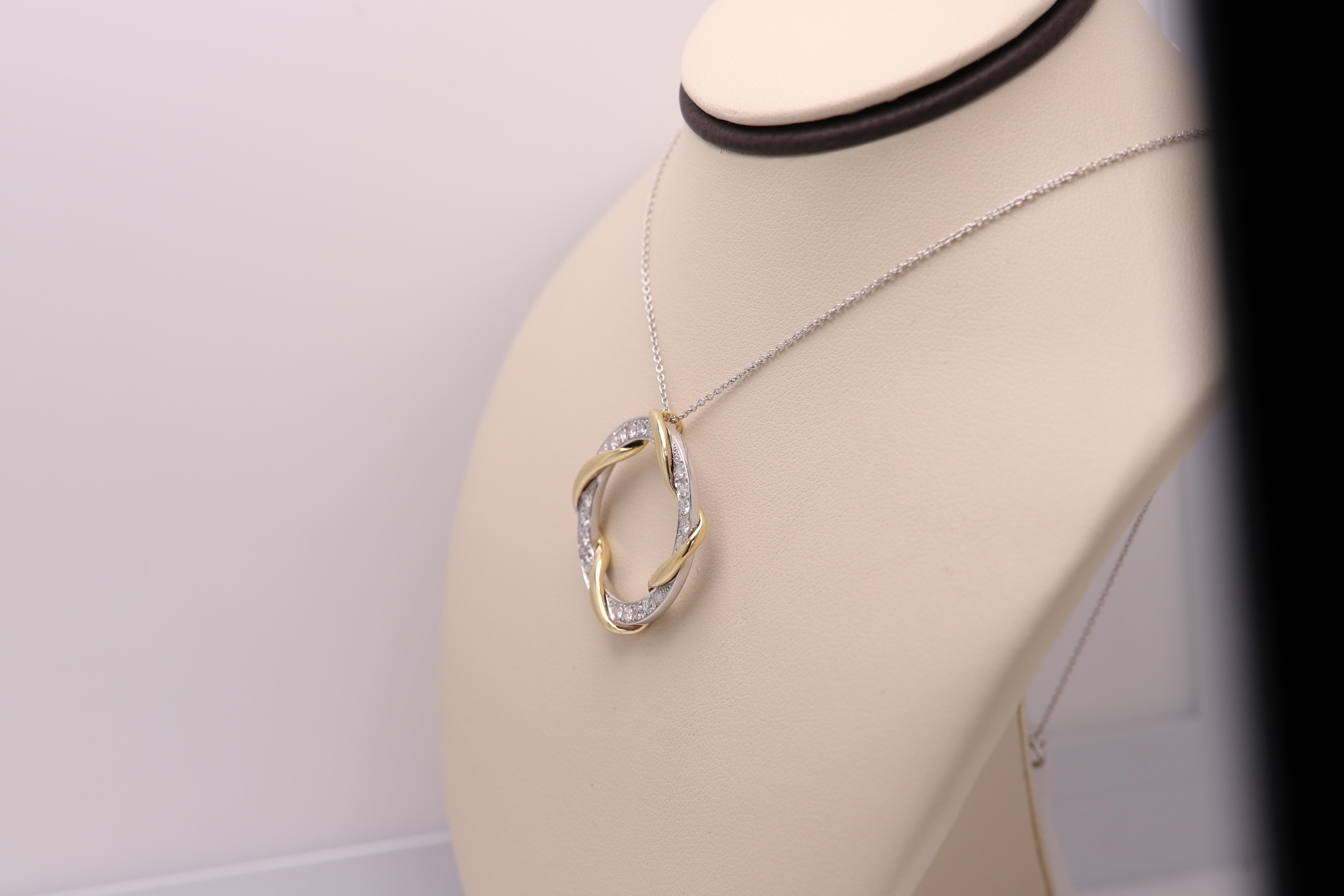 Bague à grande grappe de diamants en or blanc 18 carats avec cercle rond en forme de diamant en vente 1