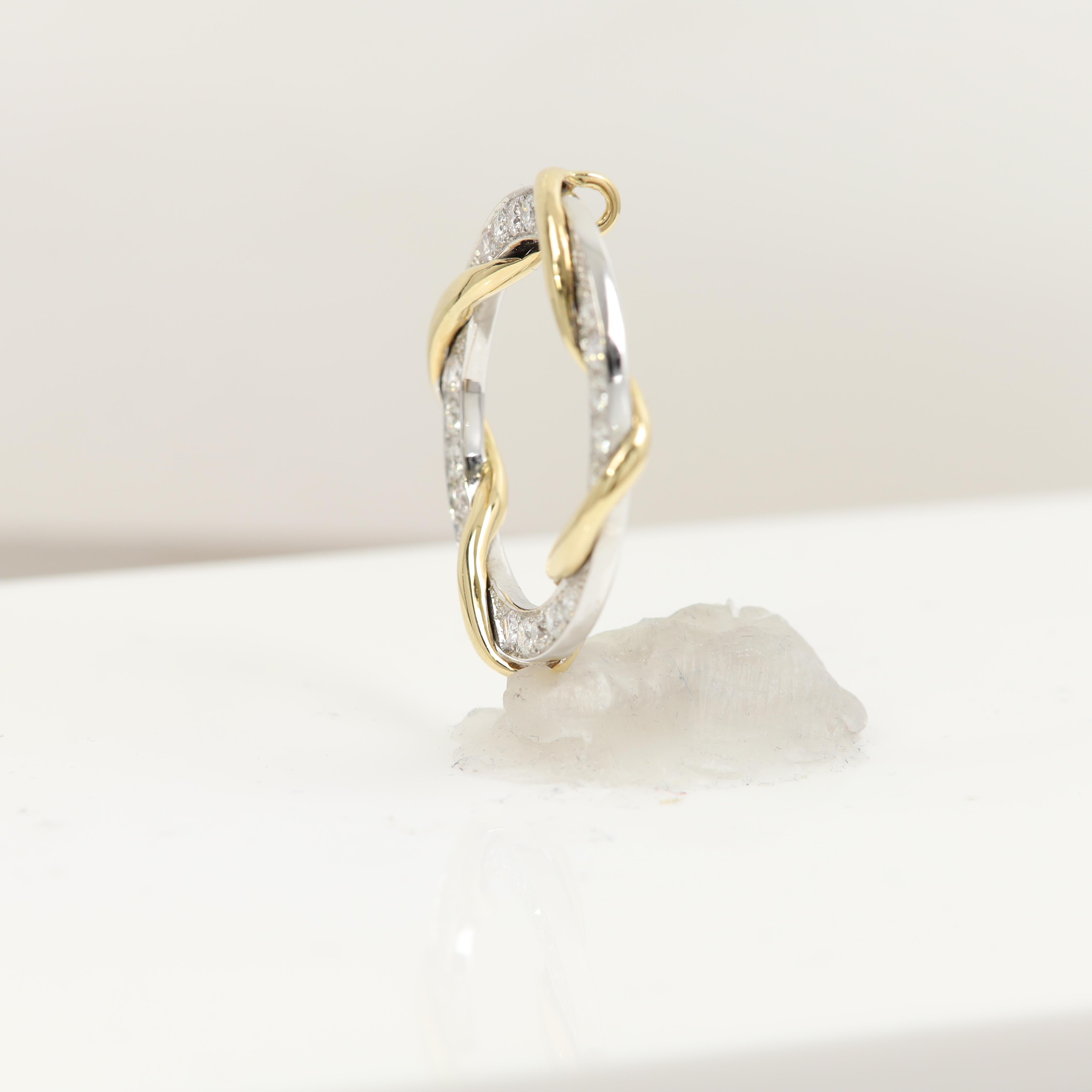 Bague à grande grappe de diamants en or blanc 18 carats avec cercle rond en forme de diamant en vente 3