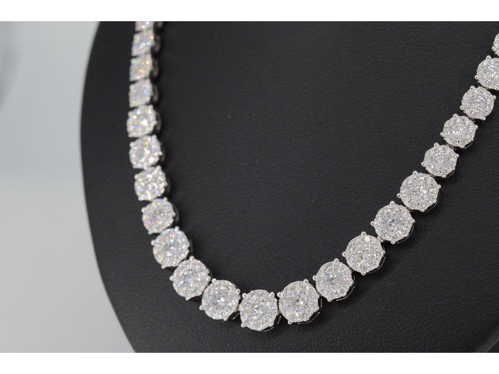 Diamonds ascending from smallest to largest; Diamonds: 410 pieces; Weight: 7.50 carats; Cut: Brilliant; Colour: F-G; Purity: VS; Grinding quality: Very good; Jewel: Necklace; Weight: 30 grams; Hallmark: 18 karat ( 750 ); Length: 41.5 cm; Condition: