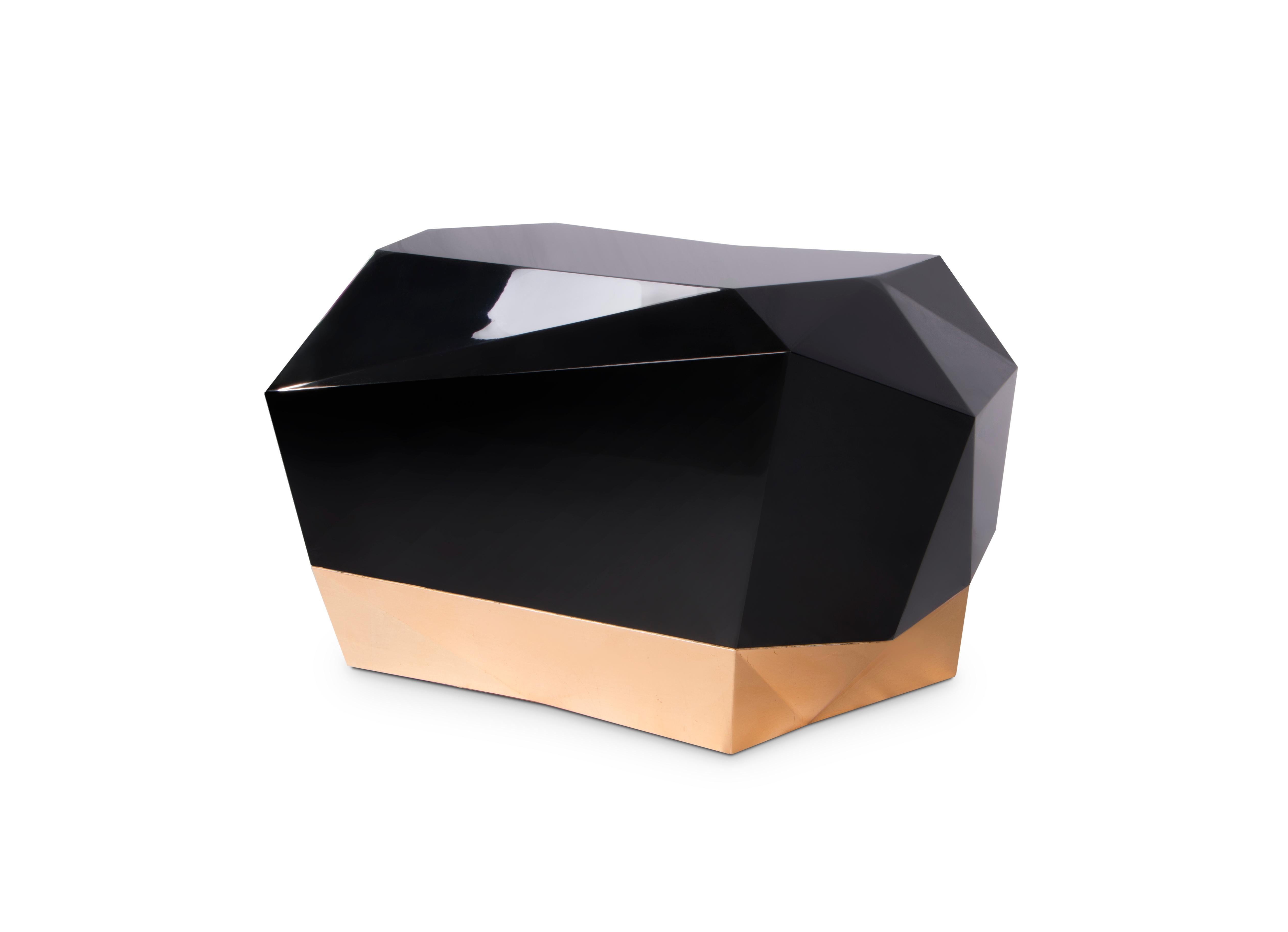 The Diamond, from the ancient greek term “unbreakable”, is inspired by precious stones and their discreet, yet powerful nature. Developed from one of Boca do Lobo’s most iconic designs, the Diamond Nightstand is ready to accommodate any bedside