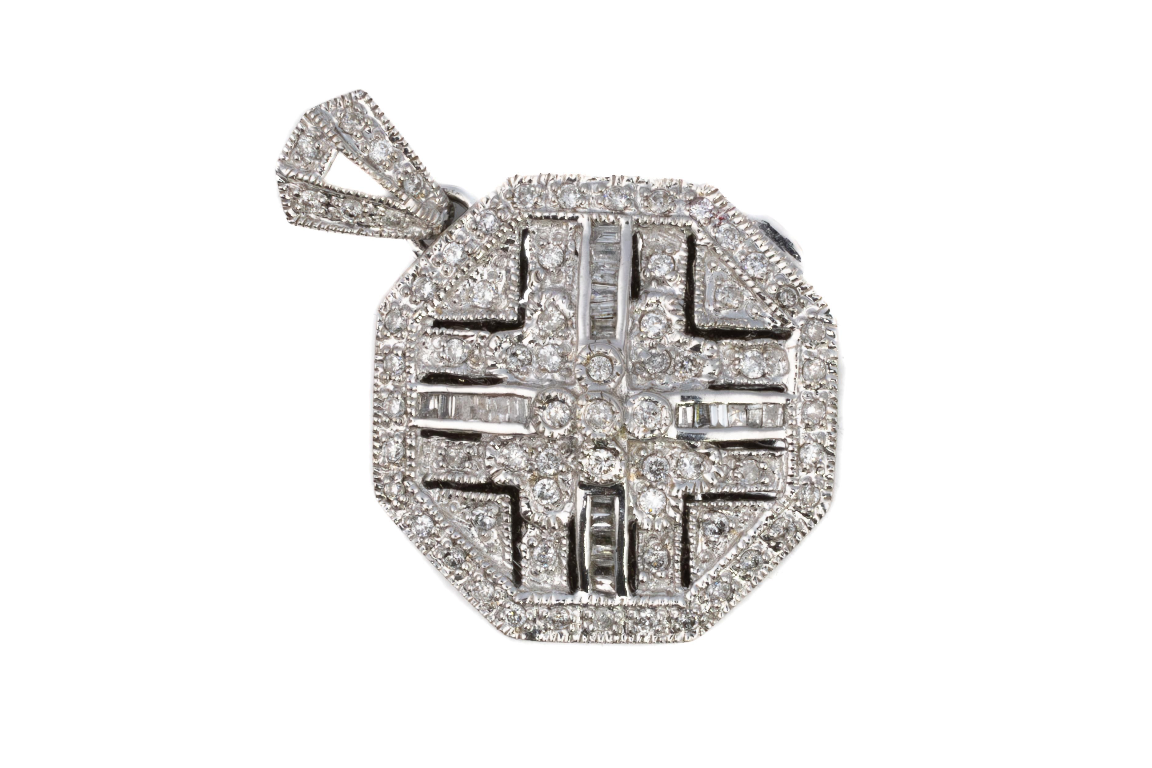 Art déco Pendentif octogonal en or blanc avec diamants en vente