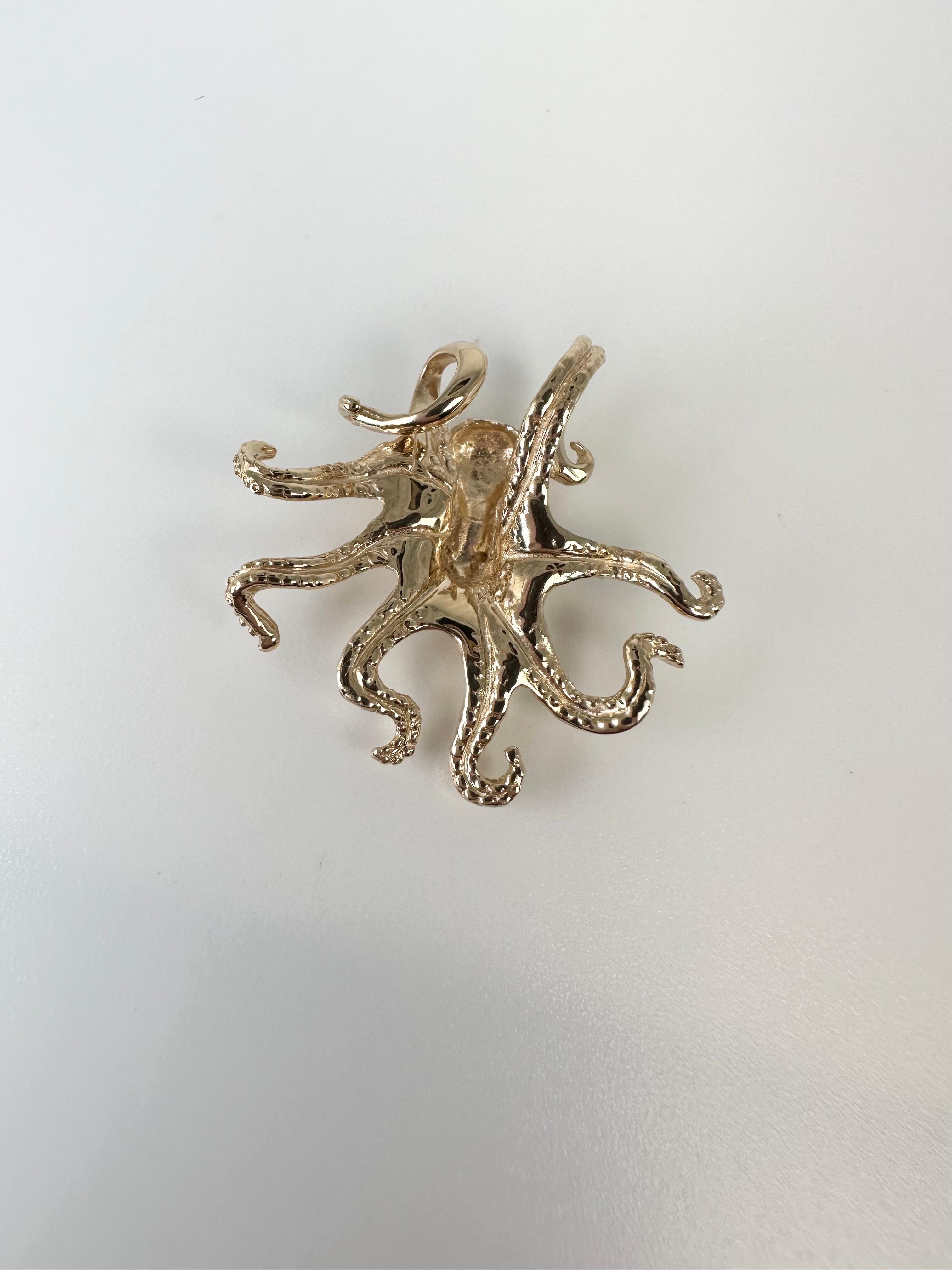 Love the sea? This is a beautiful representation of the sea from our little Jupiter in Florida! The octopus has many cute little details and two diamonds where the eyes are, nice large size, will come with a chain as well!

GOLD: 14KT gold
NATURAL