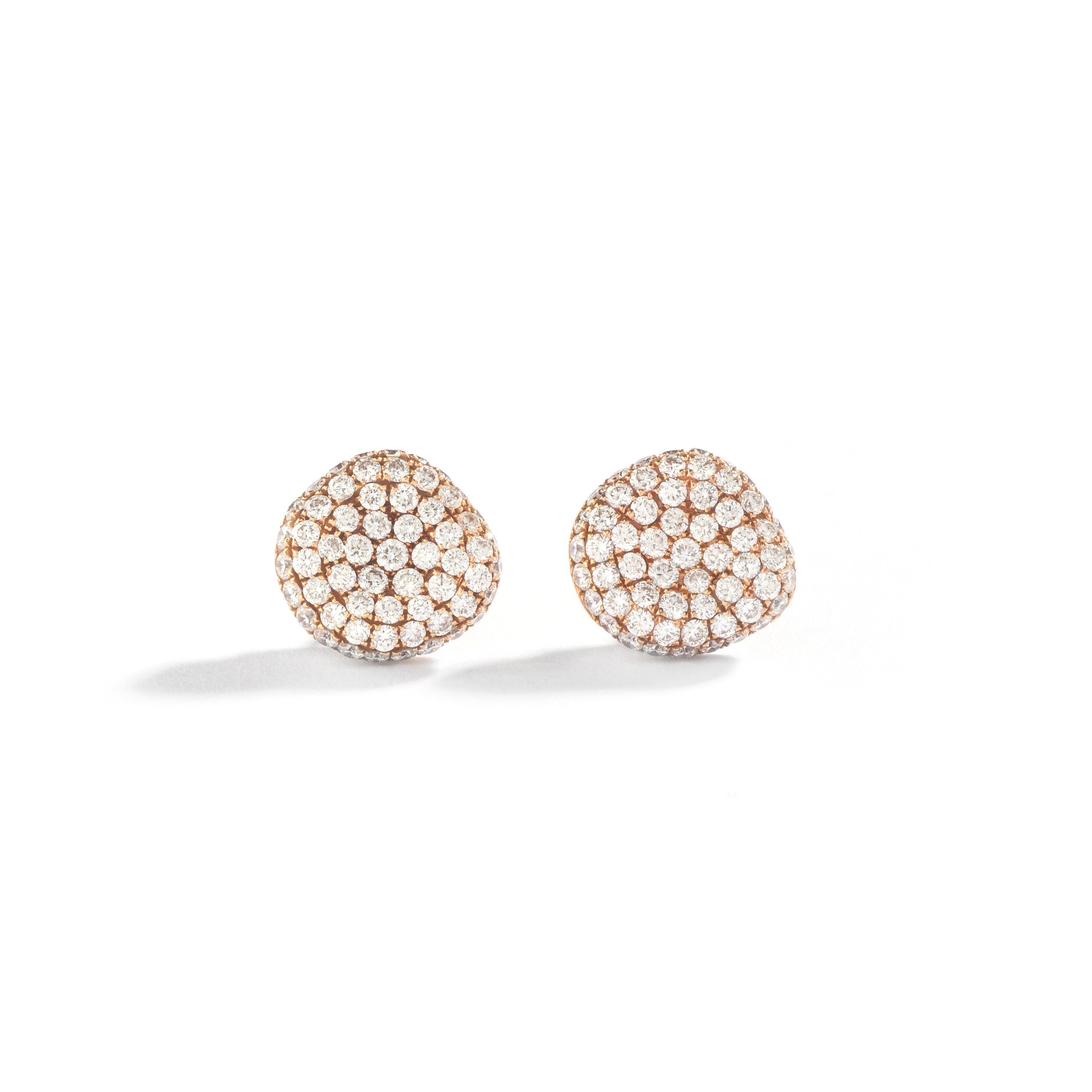 Each element is fully set by Diamond on rose gold.
Contemporary.

Total height approx. : 1.40cm.
Total width approx. : 1.30cm.
Total weight: 6.08 grams.