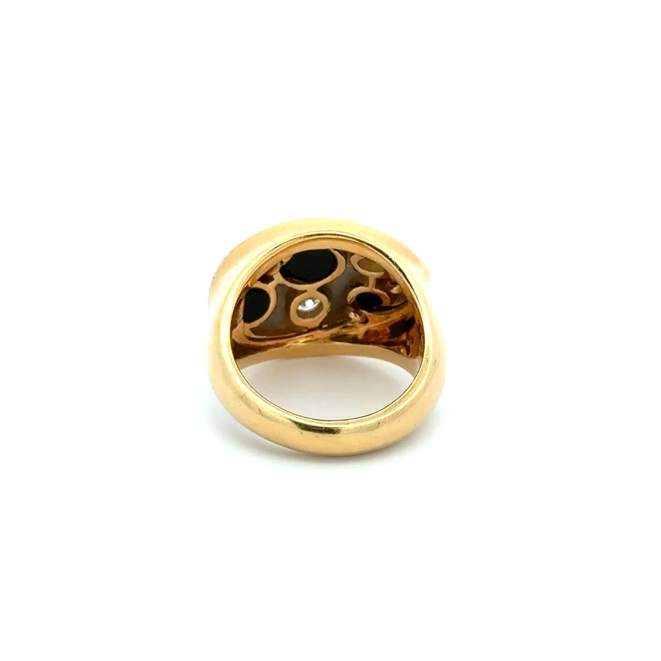 Diamond Onyx Circles Platinum and Gold Unique Modernist Vintage Ring In condizioni ottime in vendita a Montreal, QC