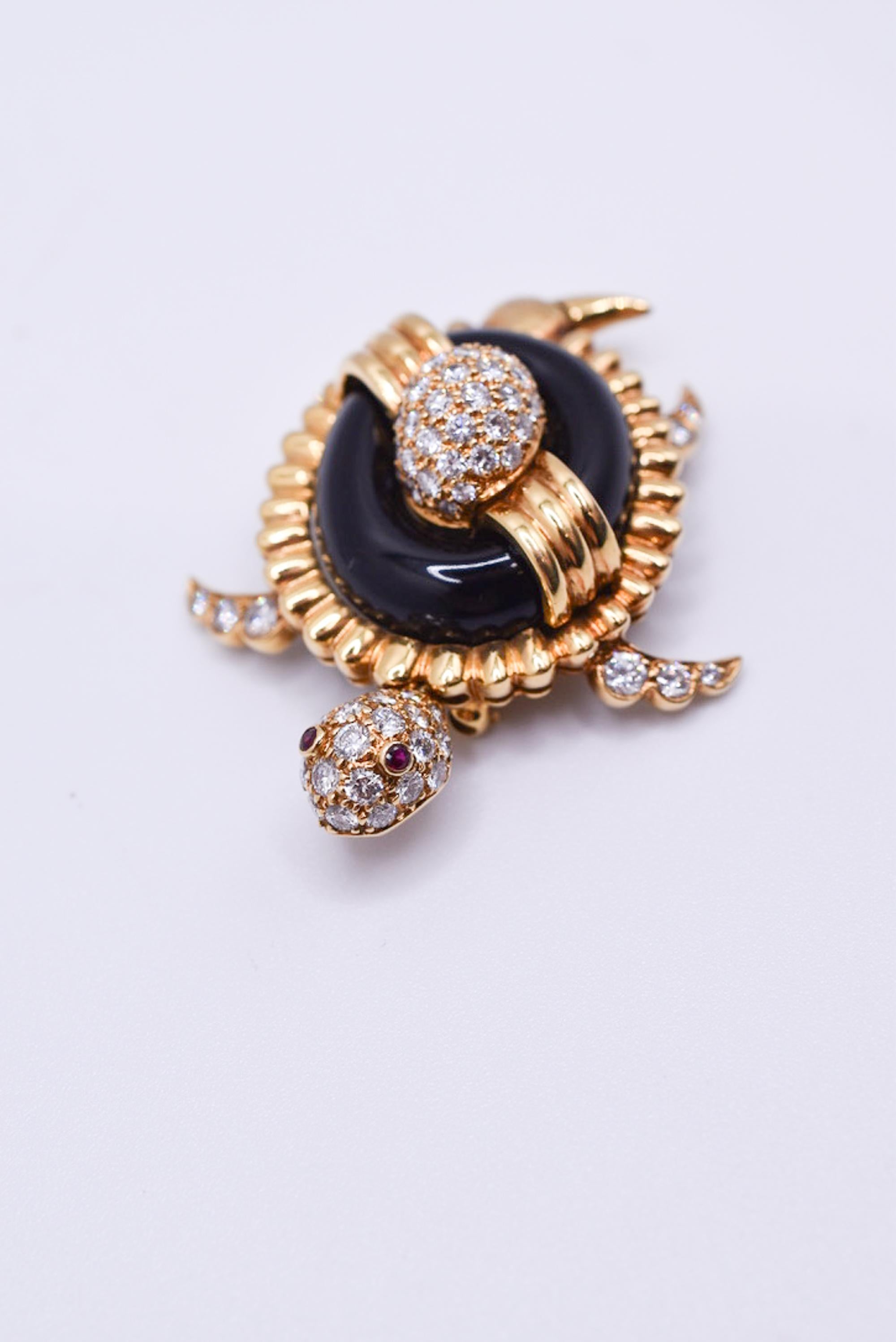 An elegant and sweet Diamond Onyx Gold & Ruby Sea-Turtle Brooch, the shell made of a single piece of polished black onyx mounted in 18k yellow gold and further embellished with pavé-set diamonds and ruby eyes.
Made in the USA, circa 1970.

Gross
