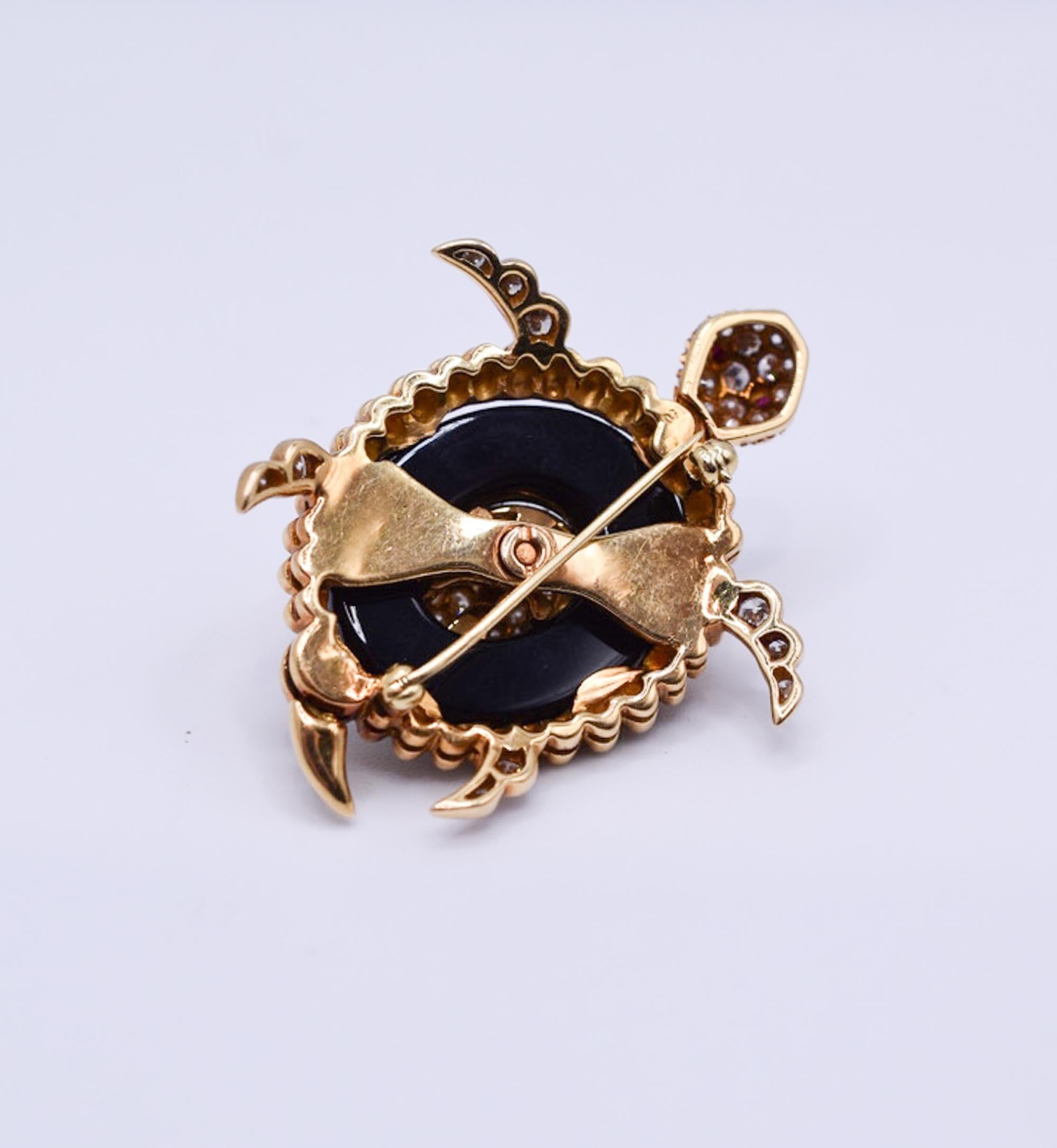 Women's or Men's Diamond Onyx Gold & Ruby Sea-Turtle Brooch in 18k Gold For Sale