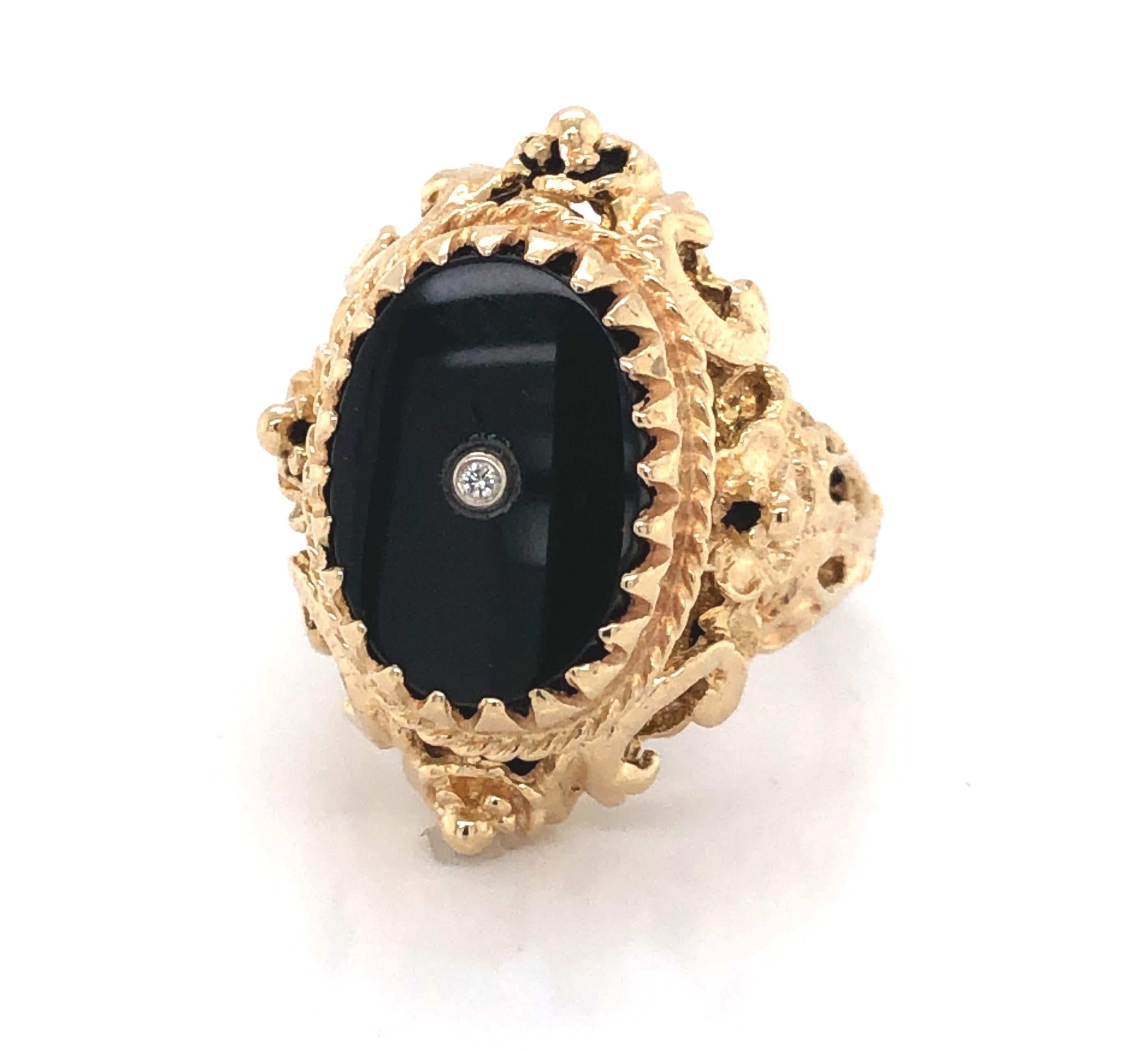 Diamond Onyx Yellow Gold Ring In Excellent Condition In Mount Kisco, NY