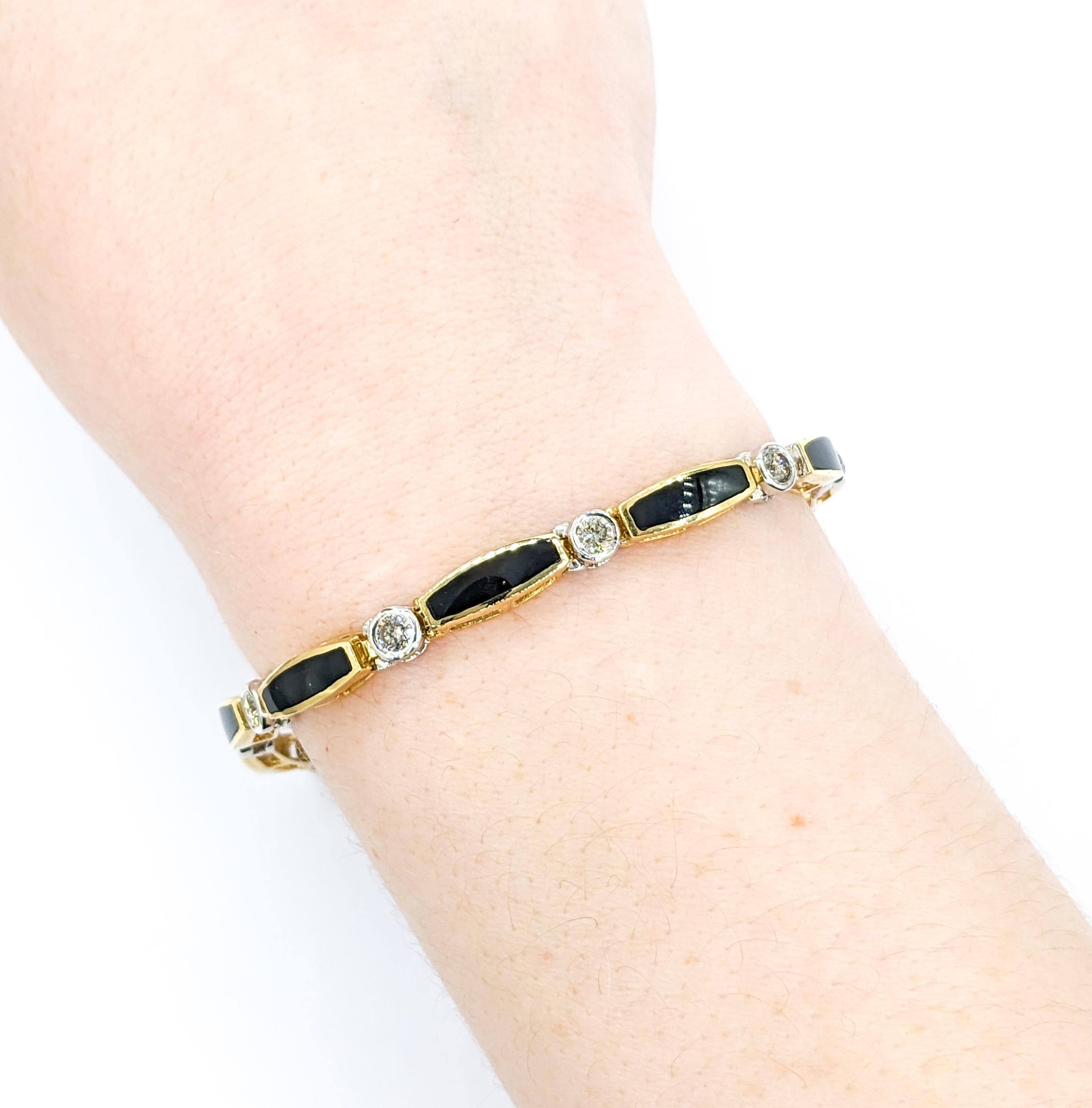 Diamond & Onyx Yellow Gold Tennis Bracelet

This elegant bracelet, meticulously crafted in 14ky Yellow Gold, showcases onyx and a radiant 1.50ctw in round cut diamonds. With a clarity of I and a color grade of J, the brilliant diamonds sparkle with