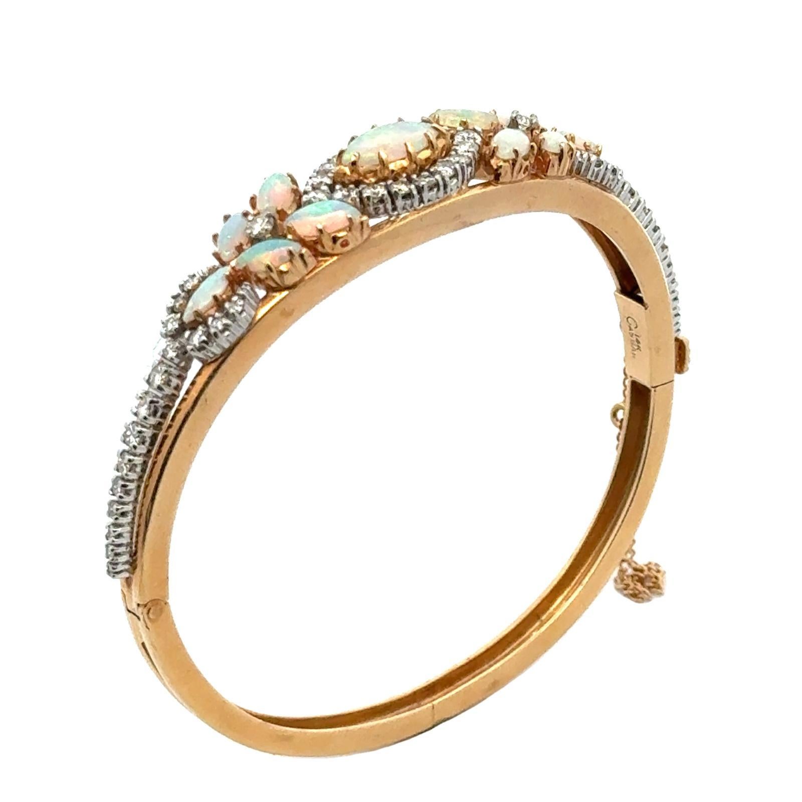 Diamond Opal 14 Karat Yellow Gold Oval Hinged Bangle Bracelet In Excellent Condition In Boca Raton, FL