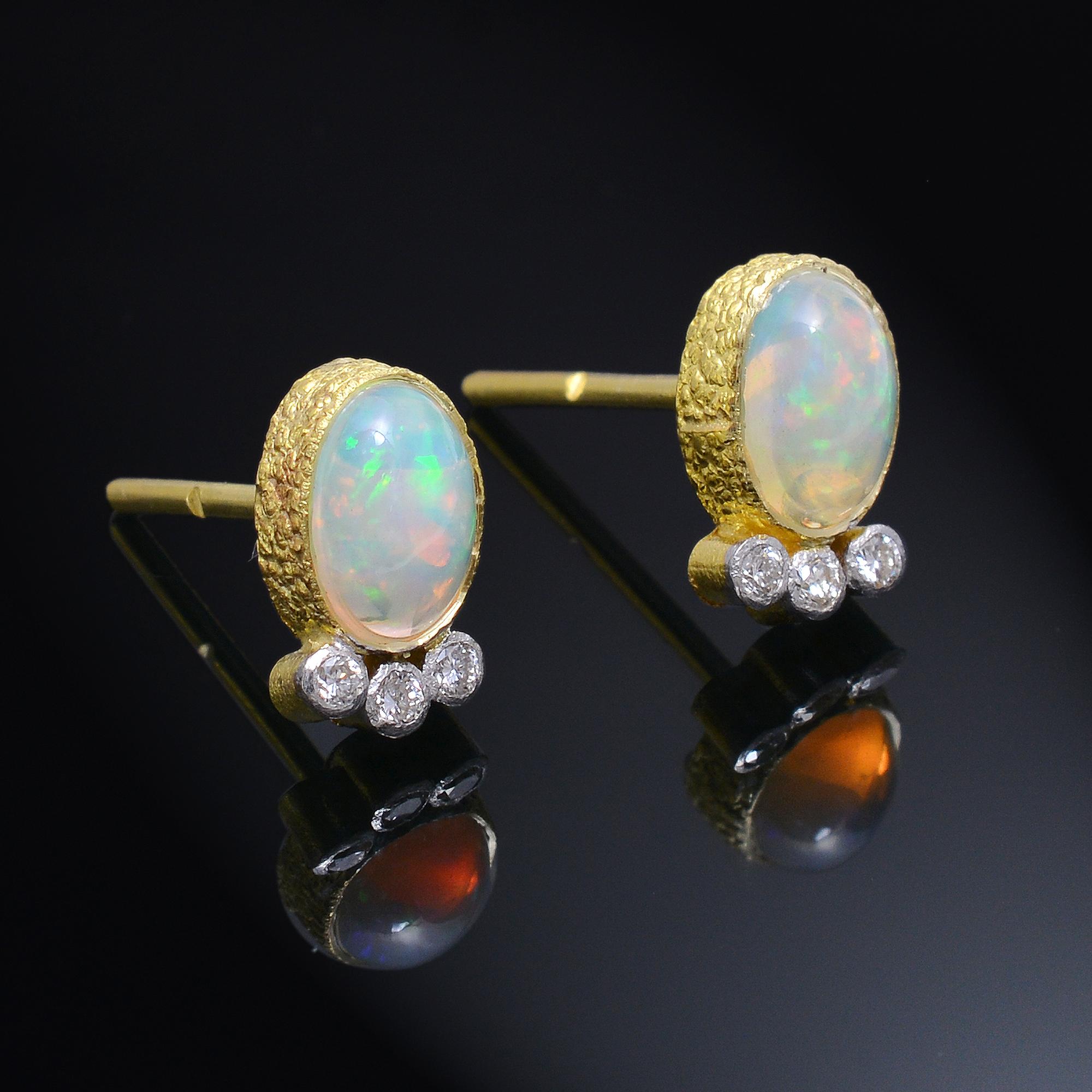 18k gold 0.09cts Diamond & 0.92cts Opal Earring In New Condition In jaipur, IN